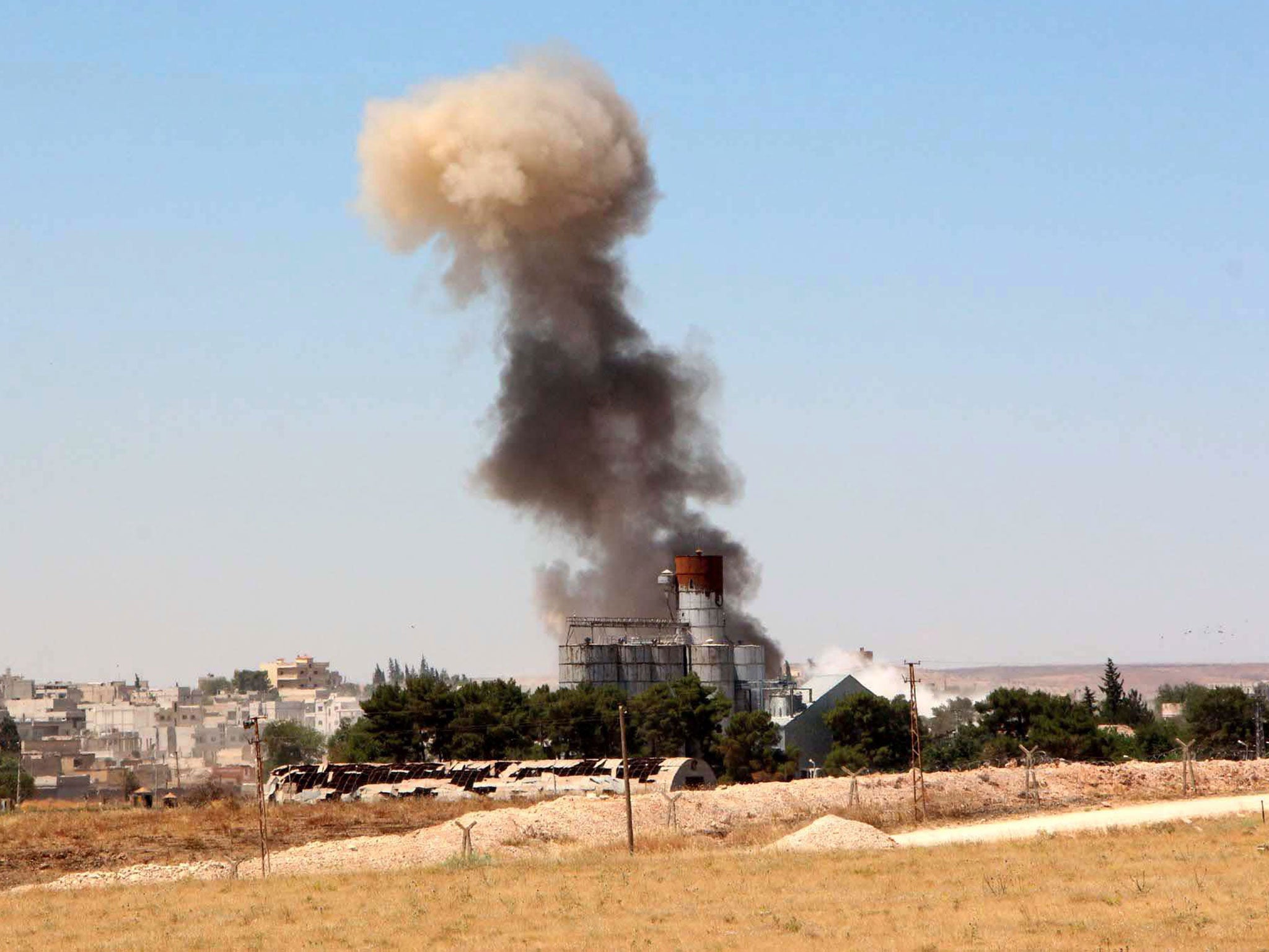 Smoke rising after renewed attack by Isis in Kobani