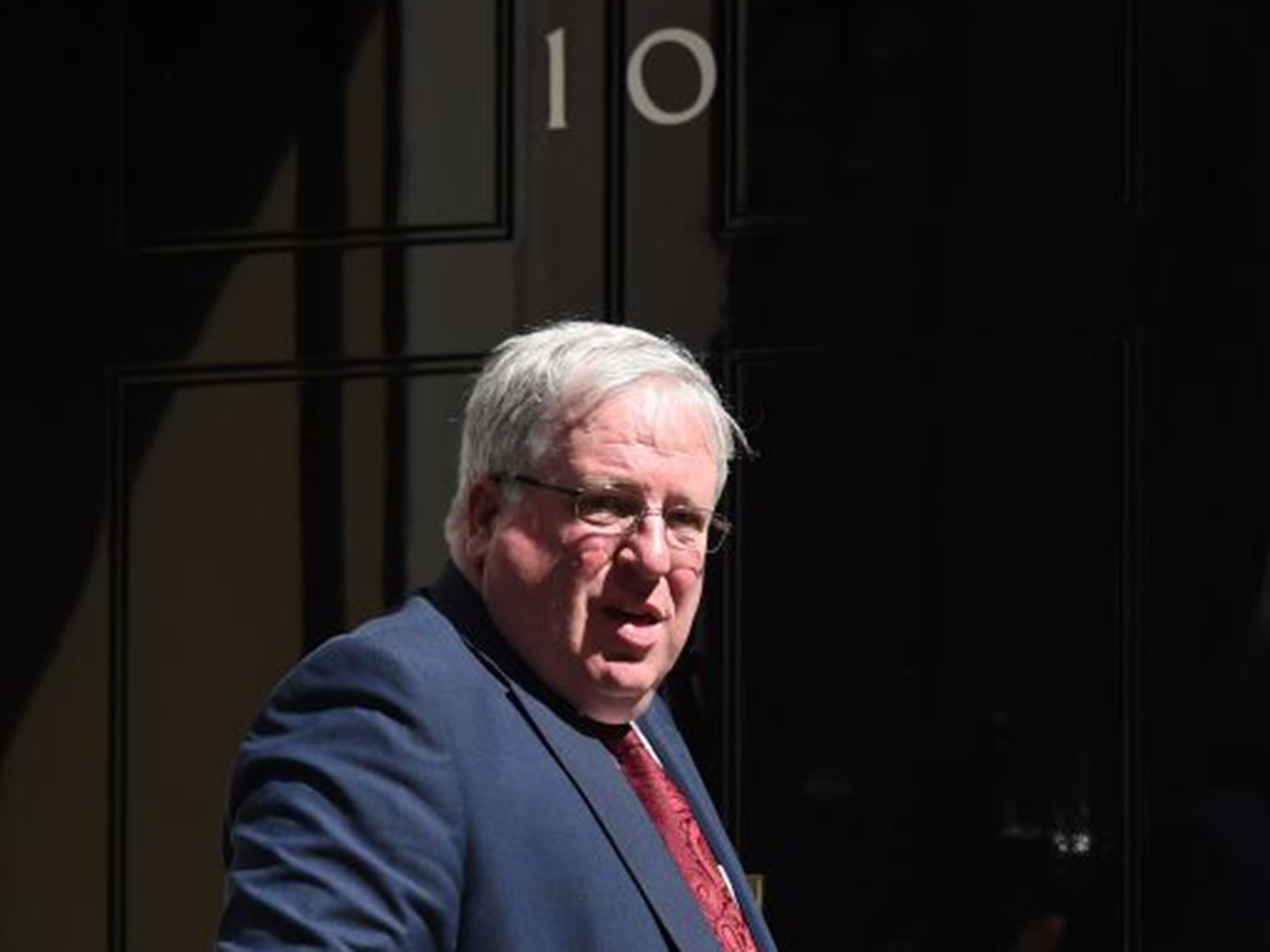 Patrick McLoughlin, the UK Transport Minister, has called for the European Commission to investigate vehicle emissions