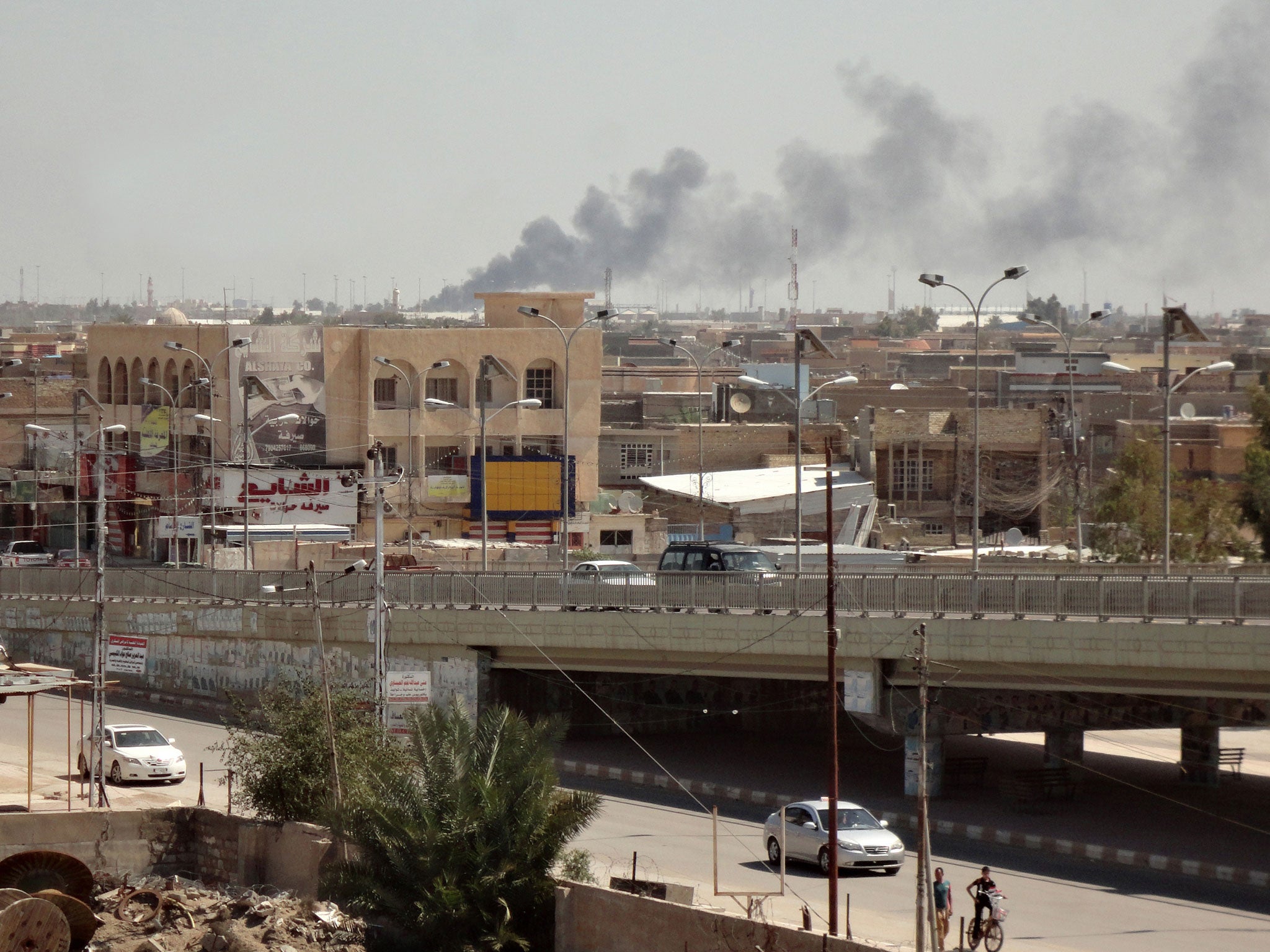 Smoke rises from Fallujah during conflict in the city (AFP/Getty)