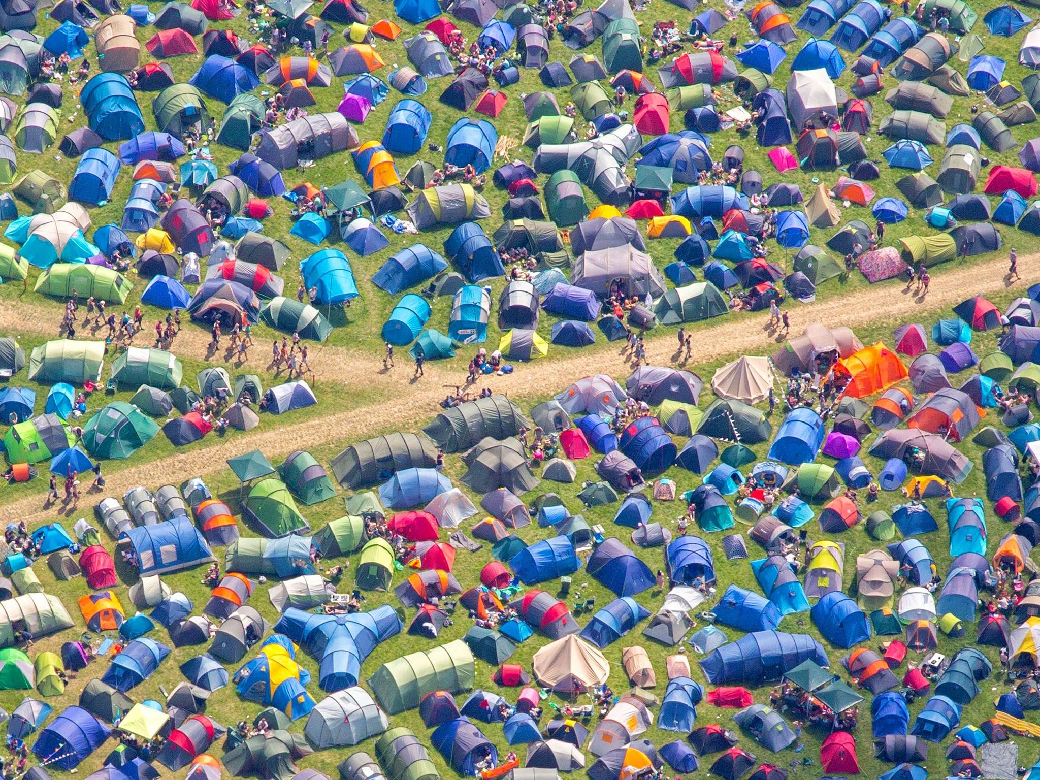 Glastonbury 2015 aerial photos: Stunning images show how massive tent ...