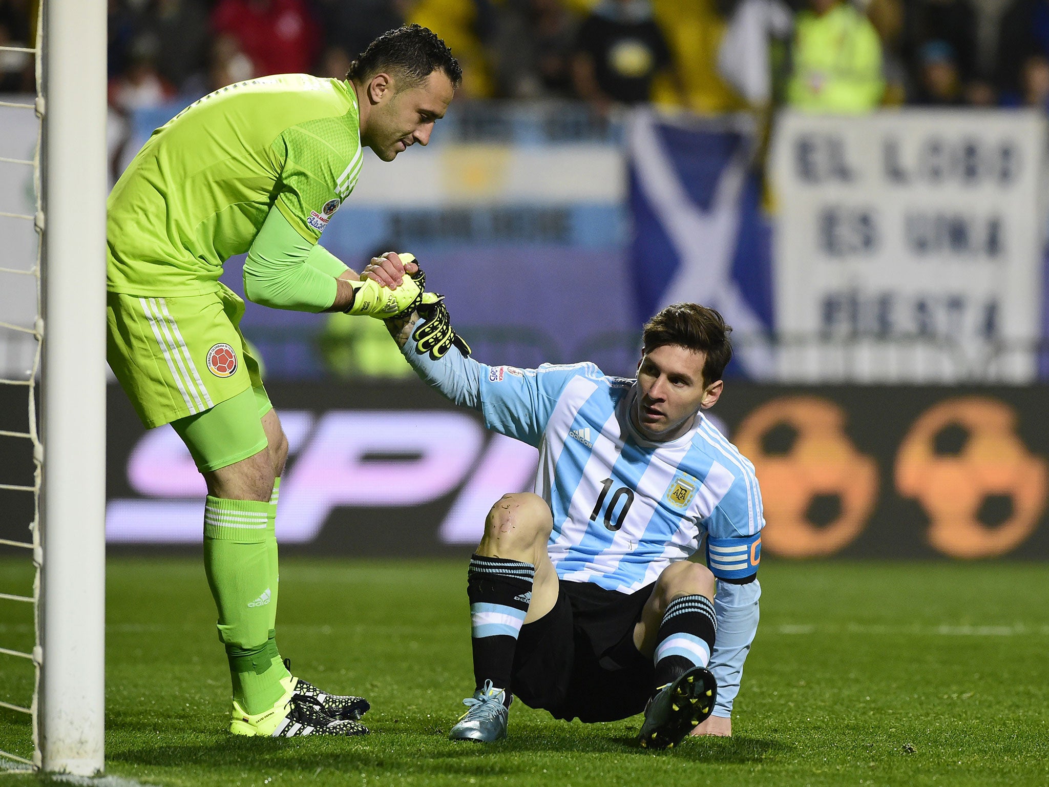 David Ospina gives Messi a helping hand