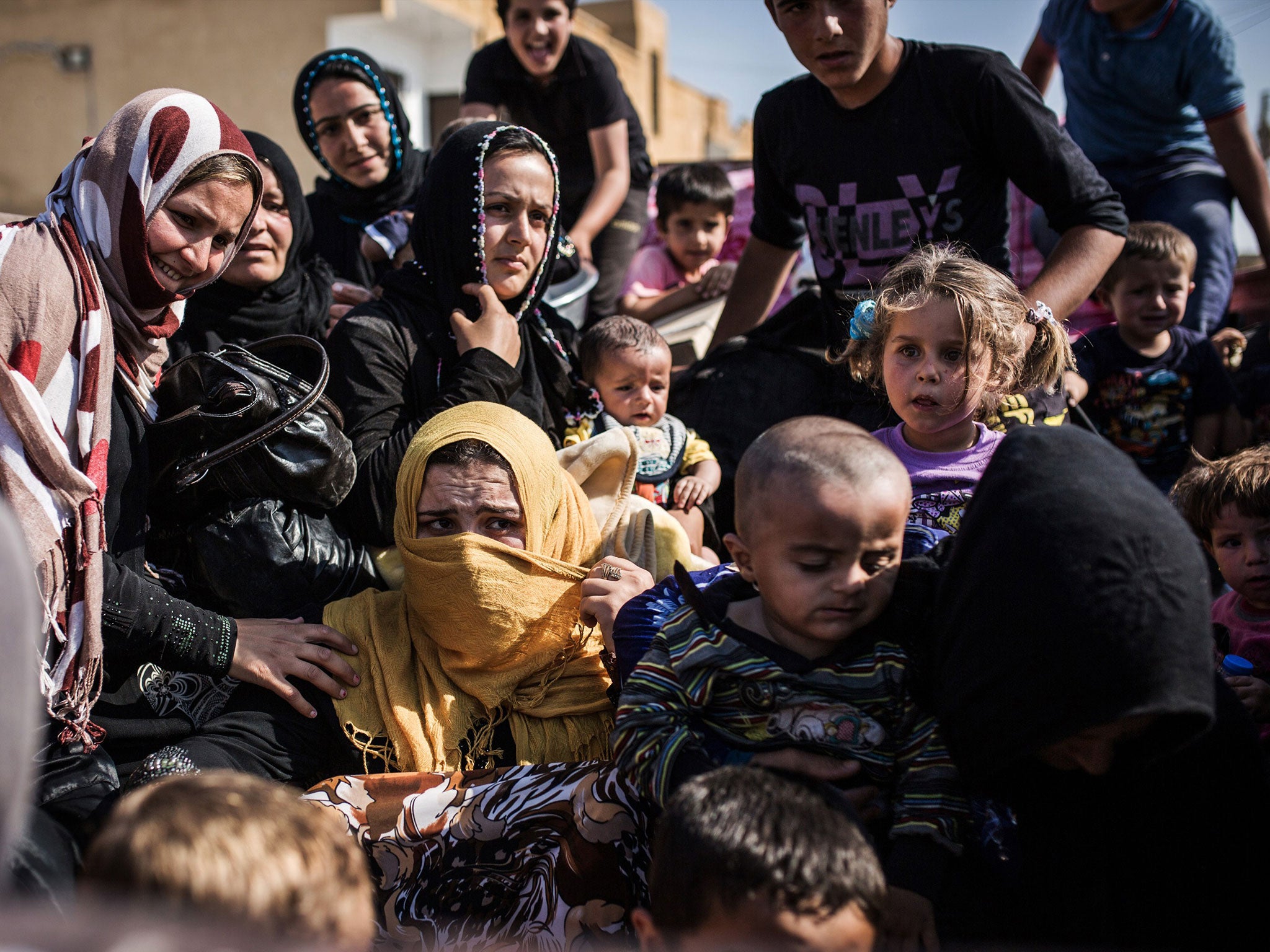 Syrian refugees cross the Syria-Turkey border on June 22, 2015