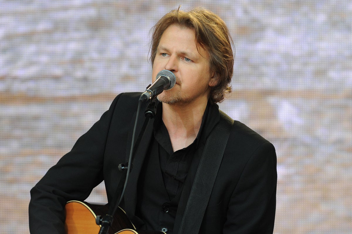 Vine, winning and song: Tom McRae takes aim at the Tories... but who is ...