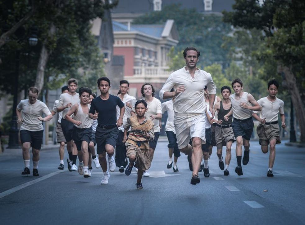 Joseph Fiennes plays the lead role of Eric Liddell, the Scottish runner and devout Christian