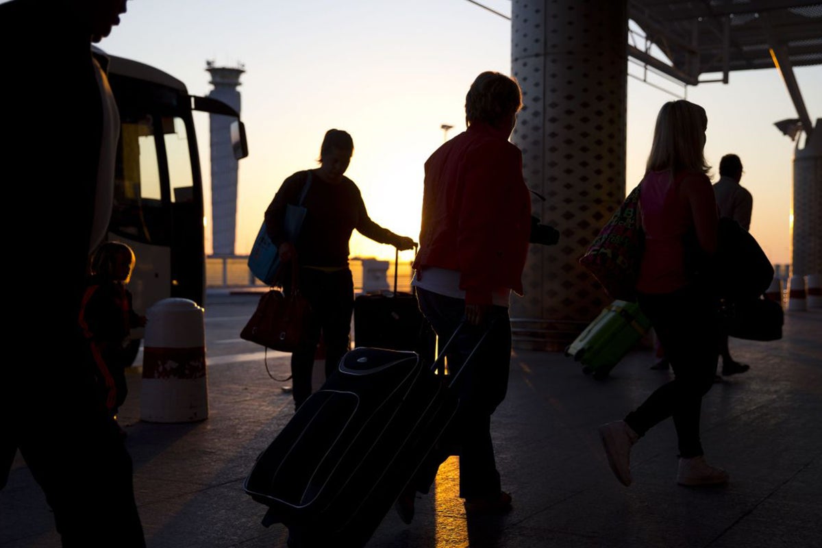 https://static.independent.co.uk/s3fs-public/thumbnails/image/2015/06/27/22/2-Tunisia-Tourists-AFP.jpg?width=1200&height=800&crop=1200:800