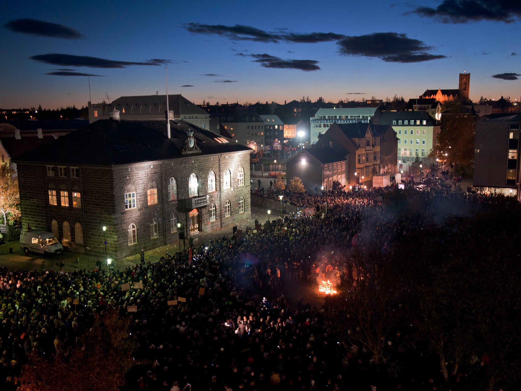 A crowd of people outside parliament in Iceland in 2010