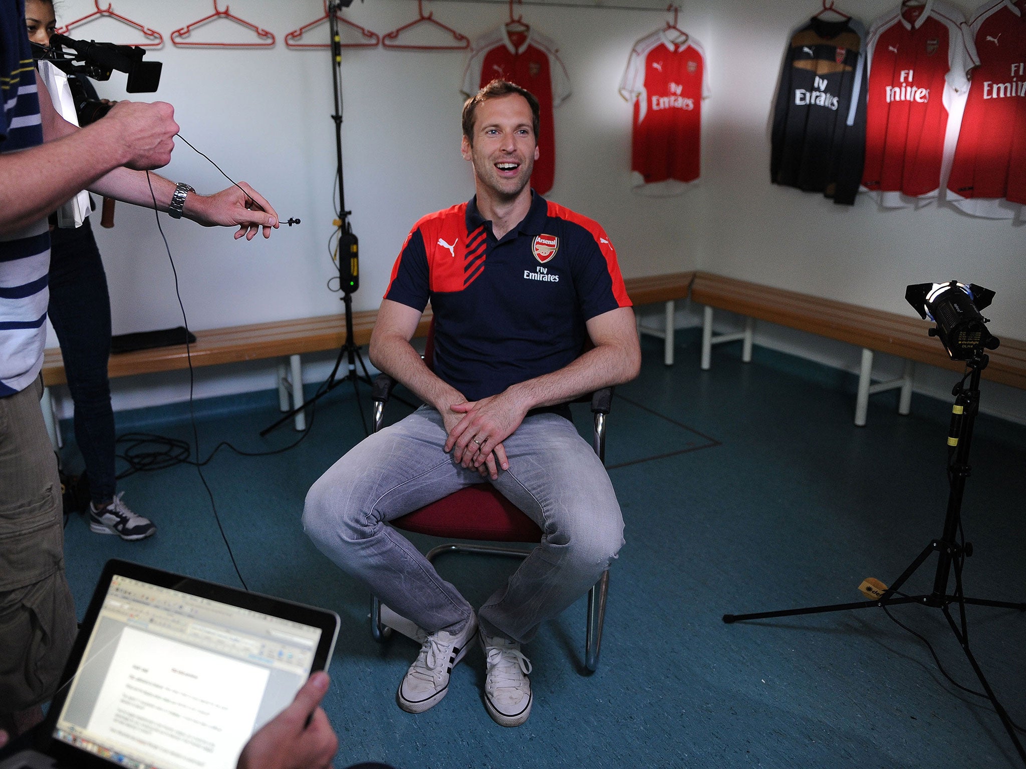 Arsenal unveil Petr Cech as their newest signing