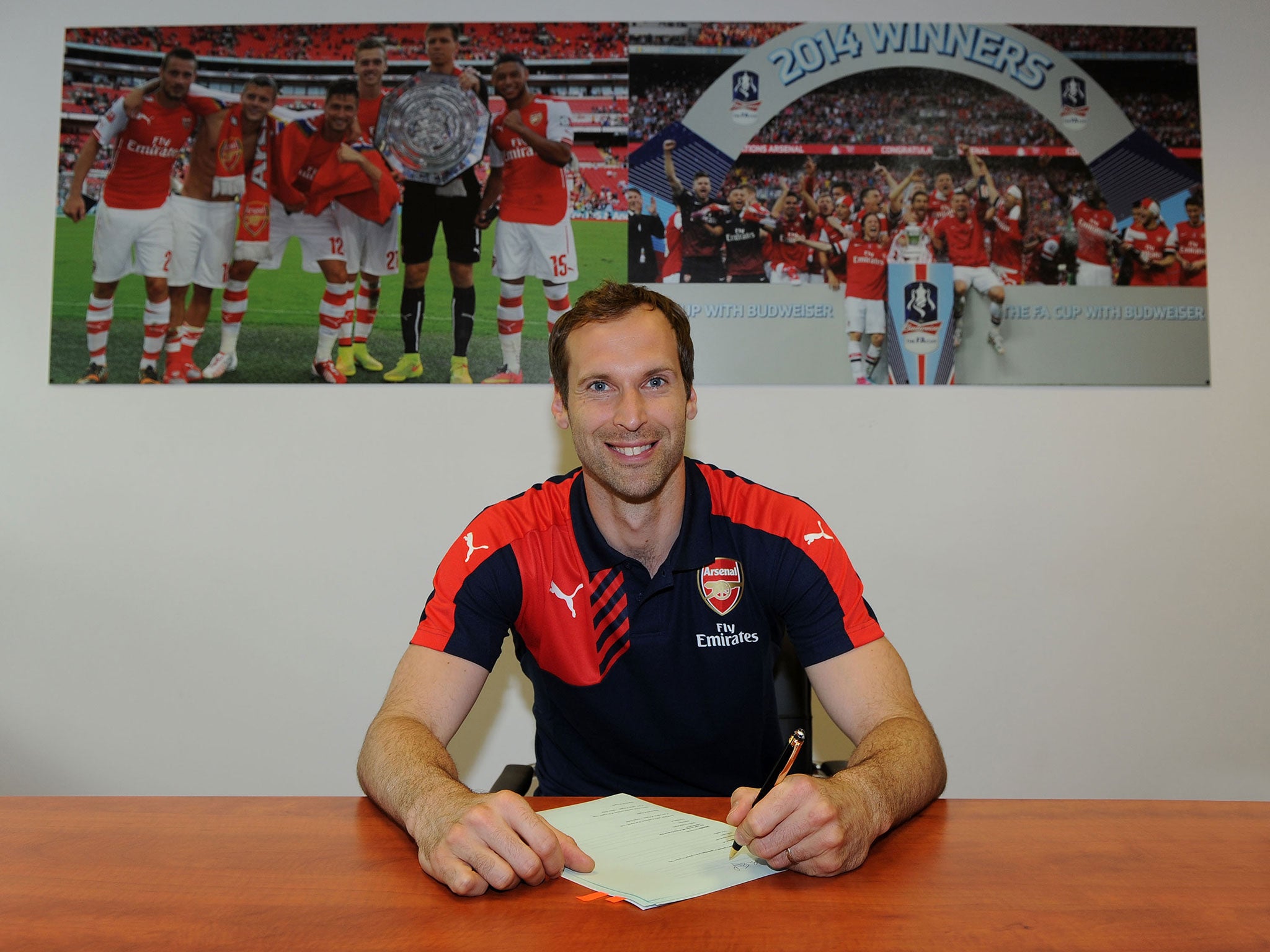 Arsenal unveil Petr Cech as their newest signing