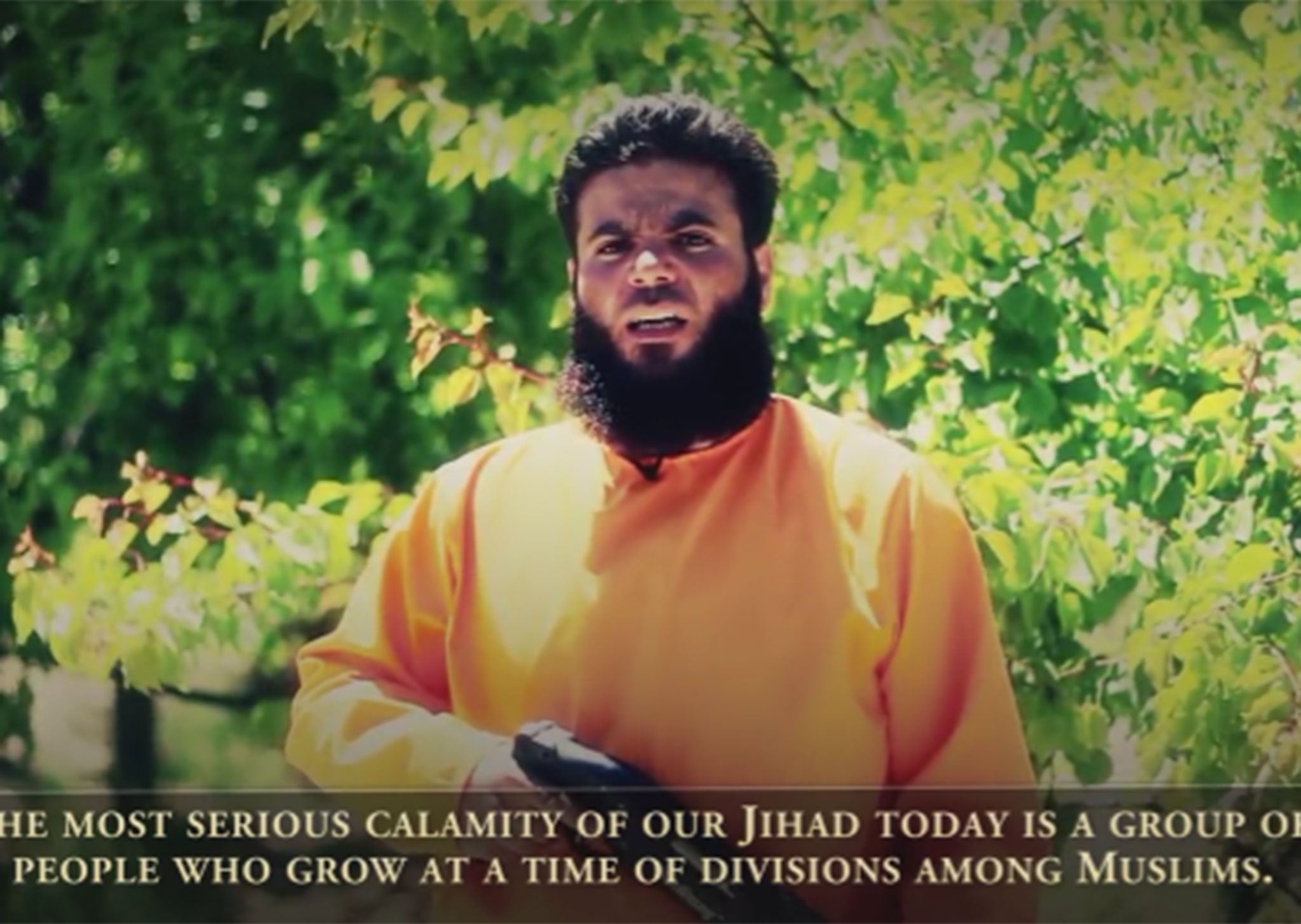 Video posted by Jaysh al-Islam shows execution of up to 18 alleged Isis fighters