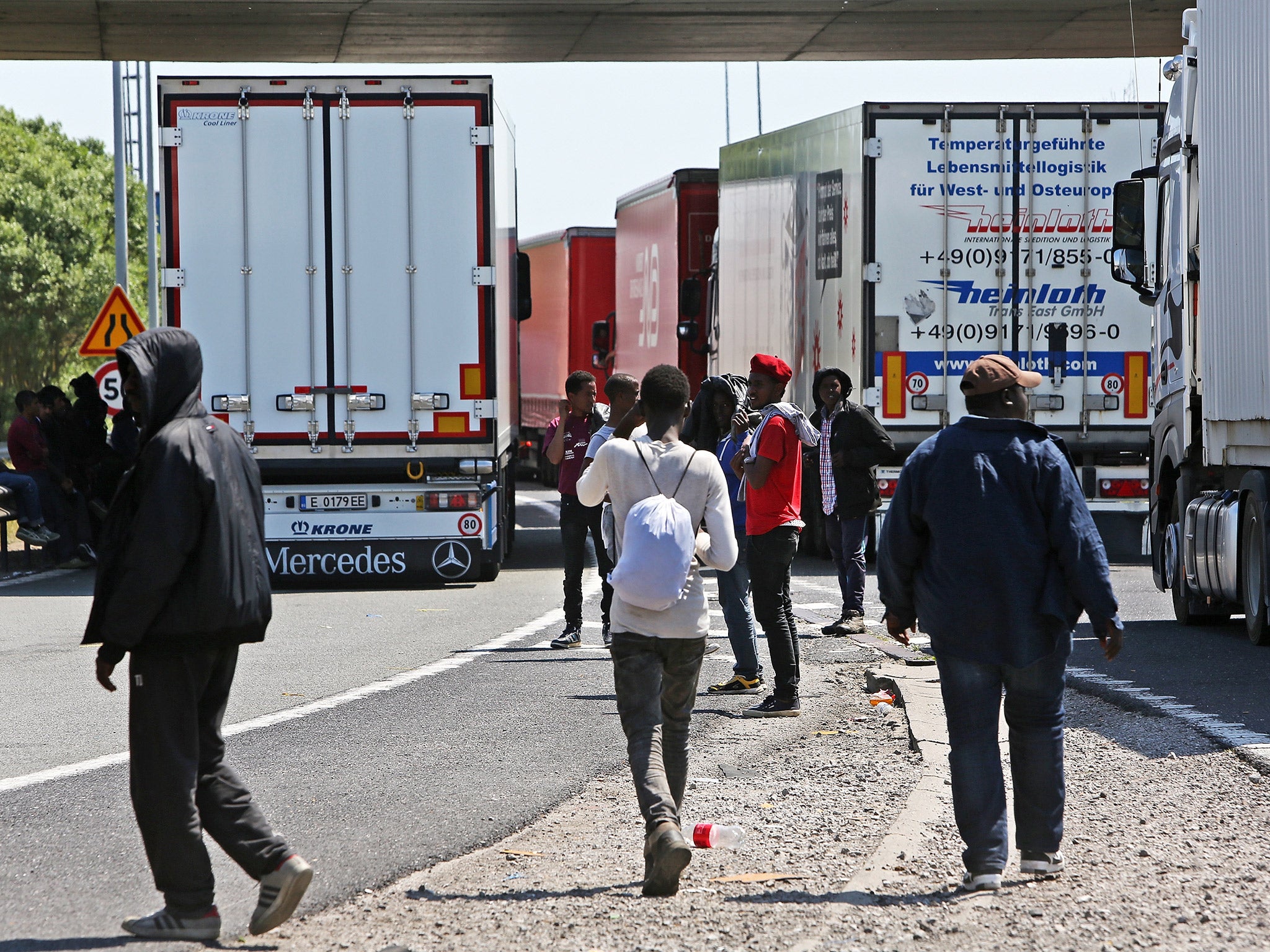 Migrants in Calais continue to try boarding lorries bound for the United Kingdom (Getty)
