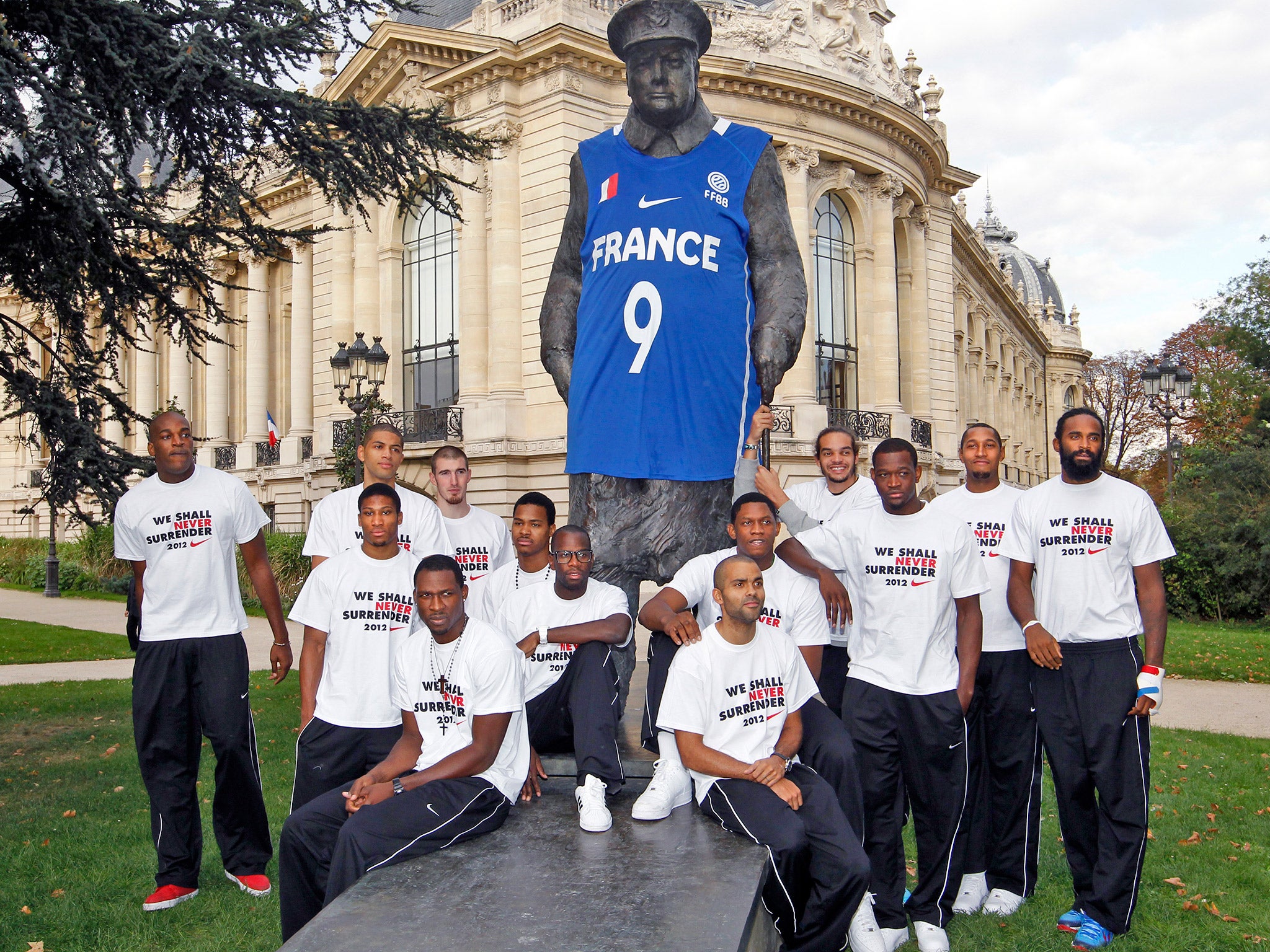 France's basket national team players pose next to the statue of Winston Churchill in 2011
