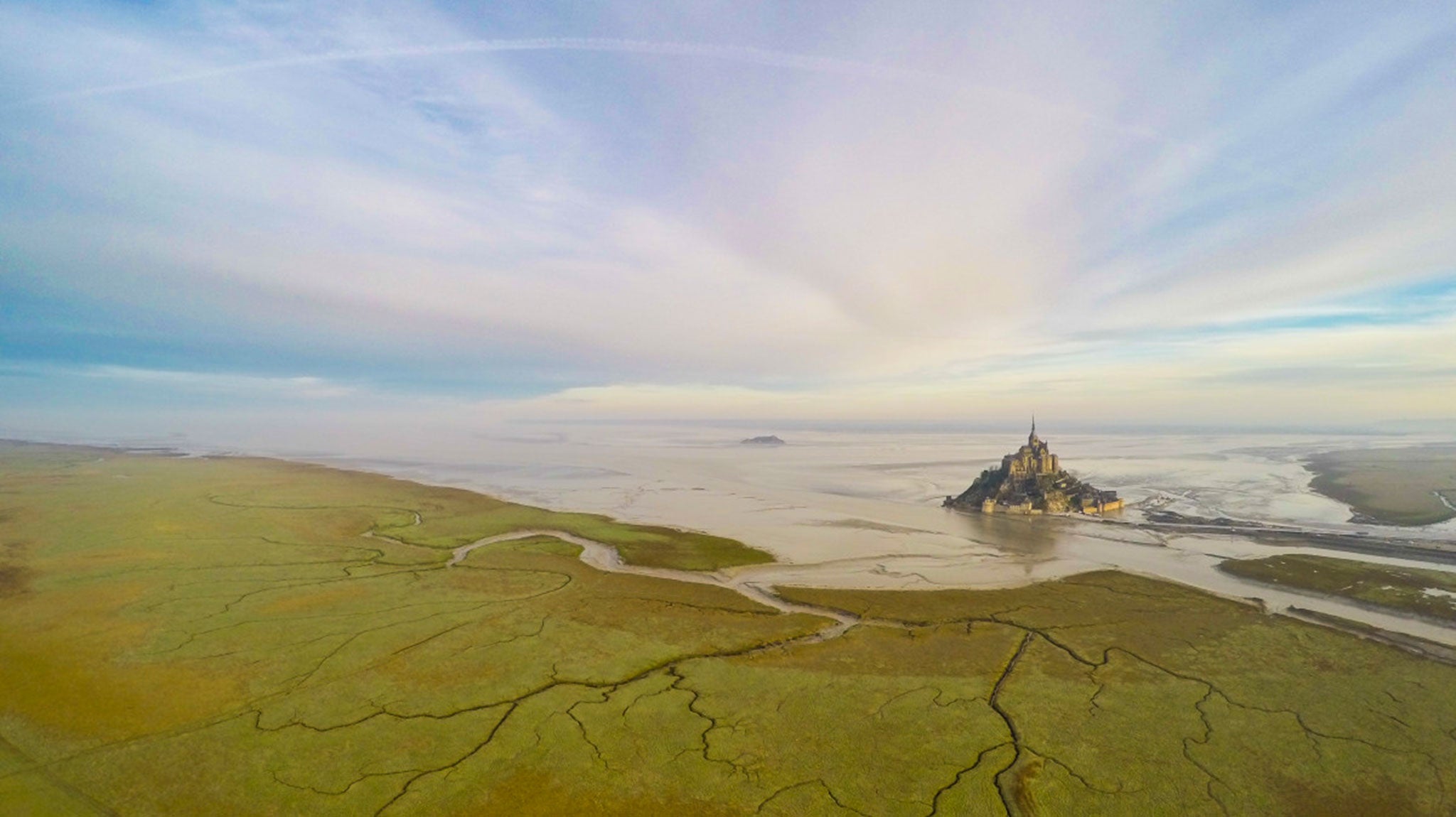 2nd Prize Winner – Category places: Mont-Saint-Michel by Wanaiifilms