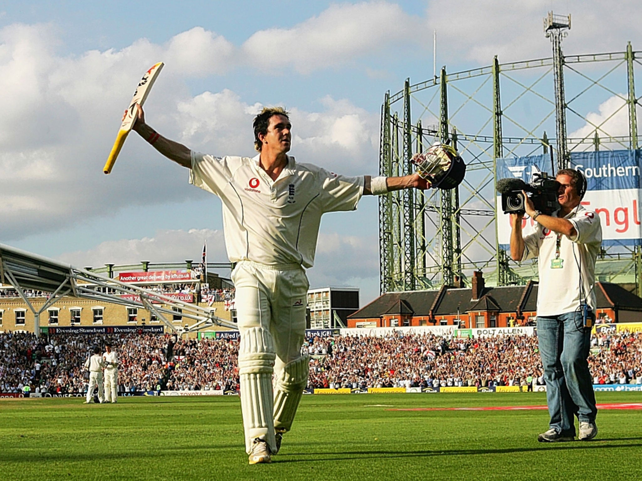 Kevin Pietersen celebrating his 158 in the fifth Test