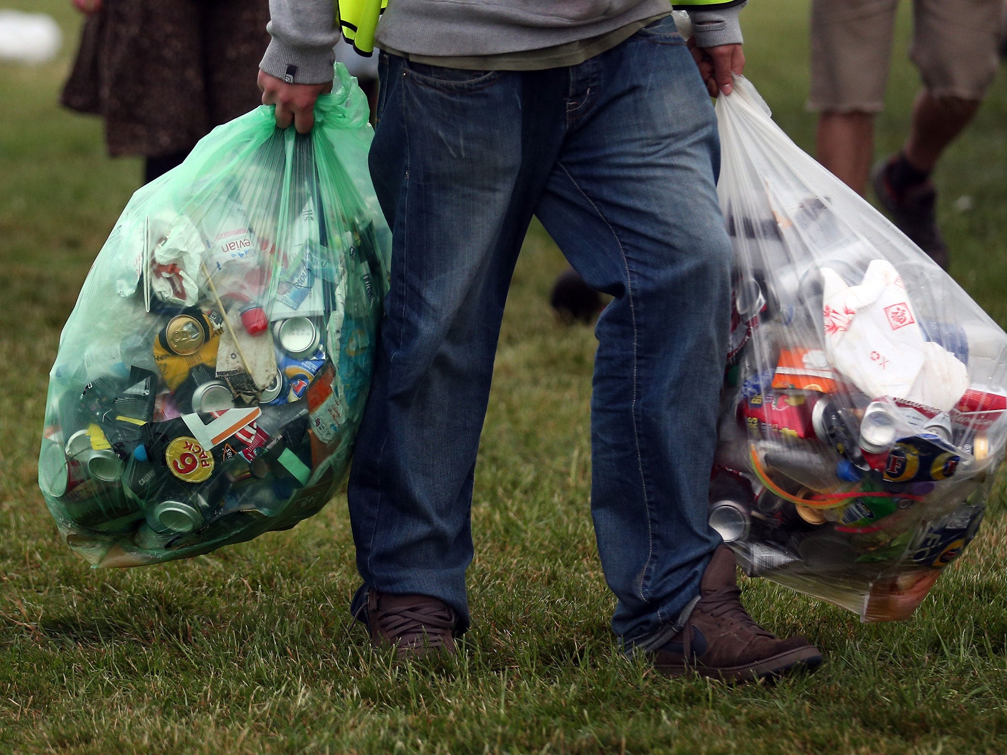 Local councils want to crack down on people who throw litter from cars