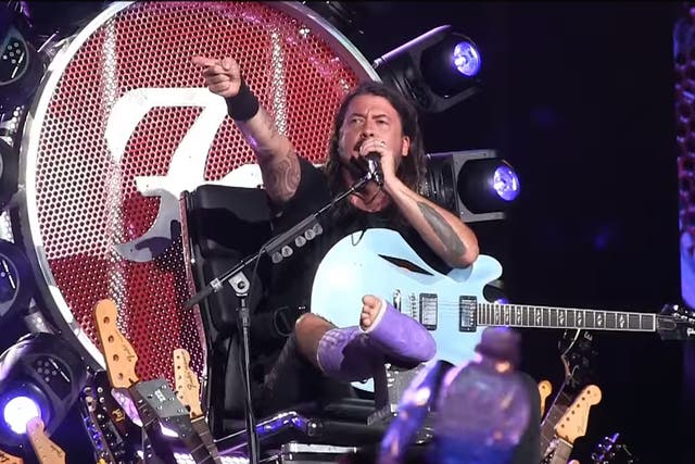 Dave Grohl has been performing recent Foo Fighters gigs in a guitar throne after breaking his leg falling off stage