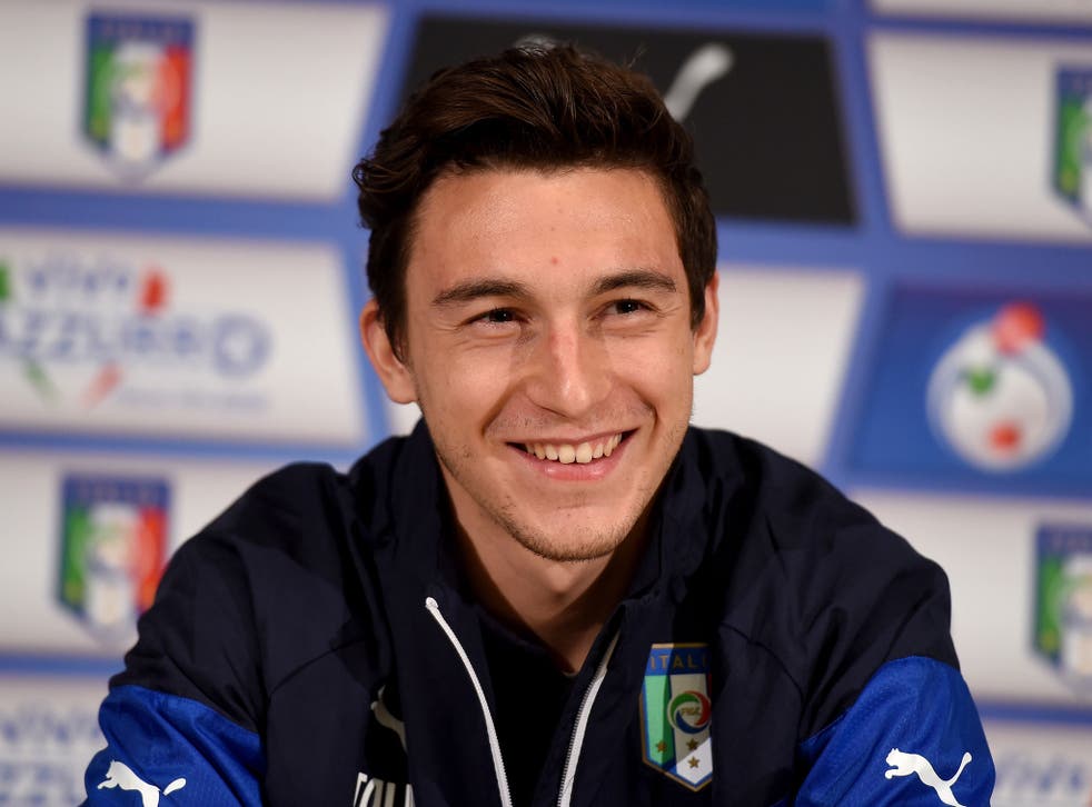 Matteo Darmian is believed to be in talks with Manchester United