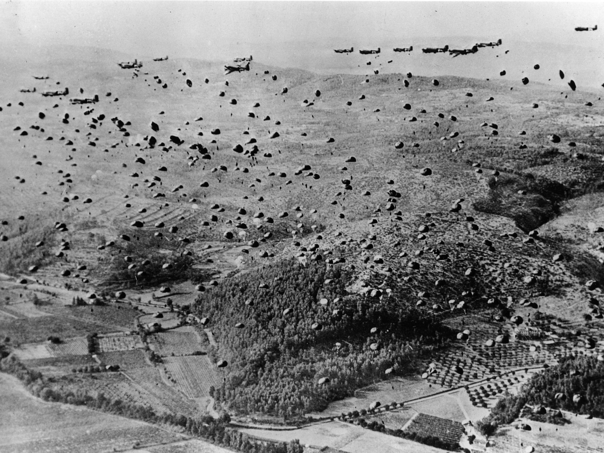 Allied soldiers and supplies fall from the sky over the beachhead between Marseilles and Nice, during the Allied Invasion of France