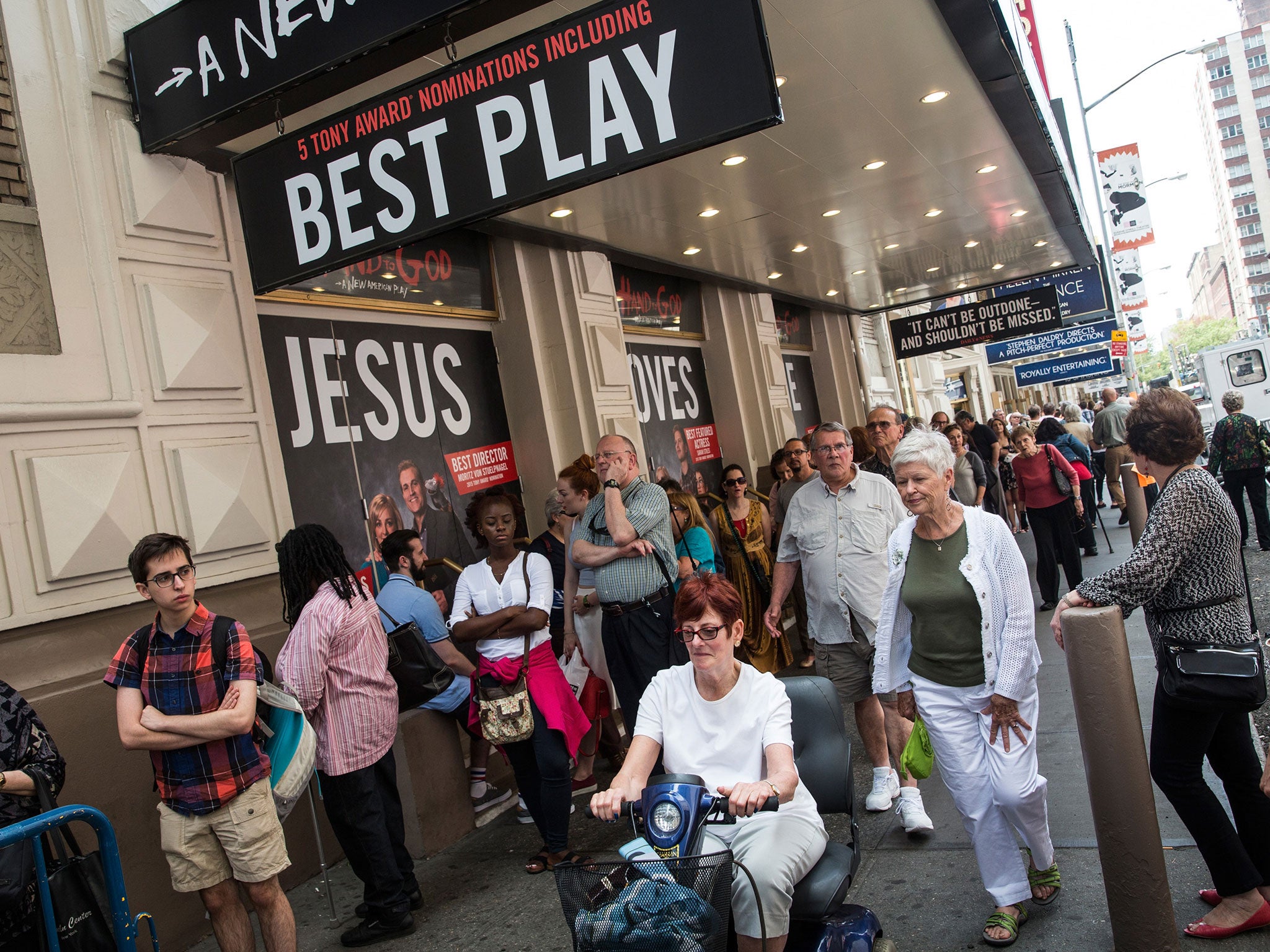 The Hand to God audience witnessed a man try and charge his phone in a fake set power point