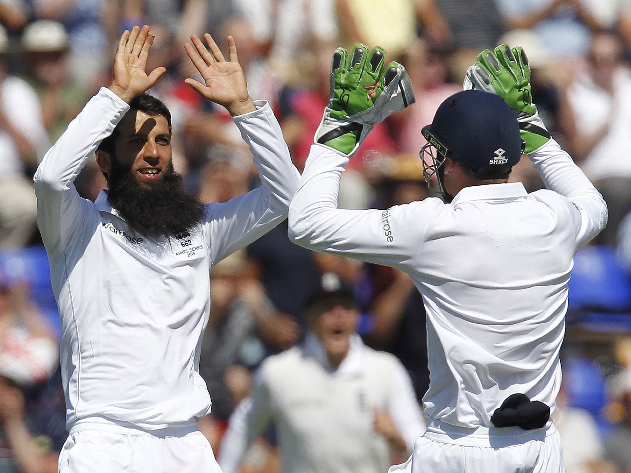 Moeen Ali (L) celebrates taking the wicket of Australia's Steven Smith