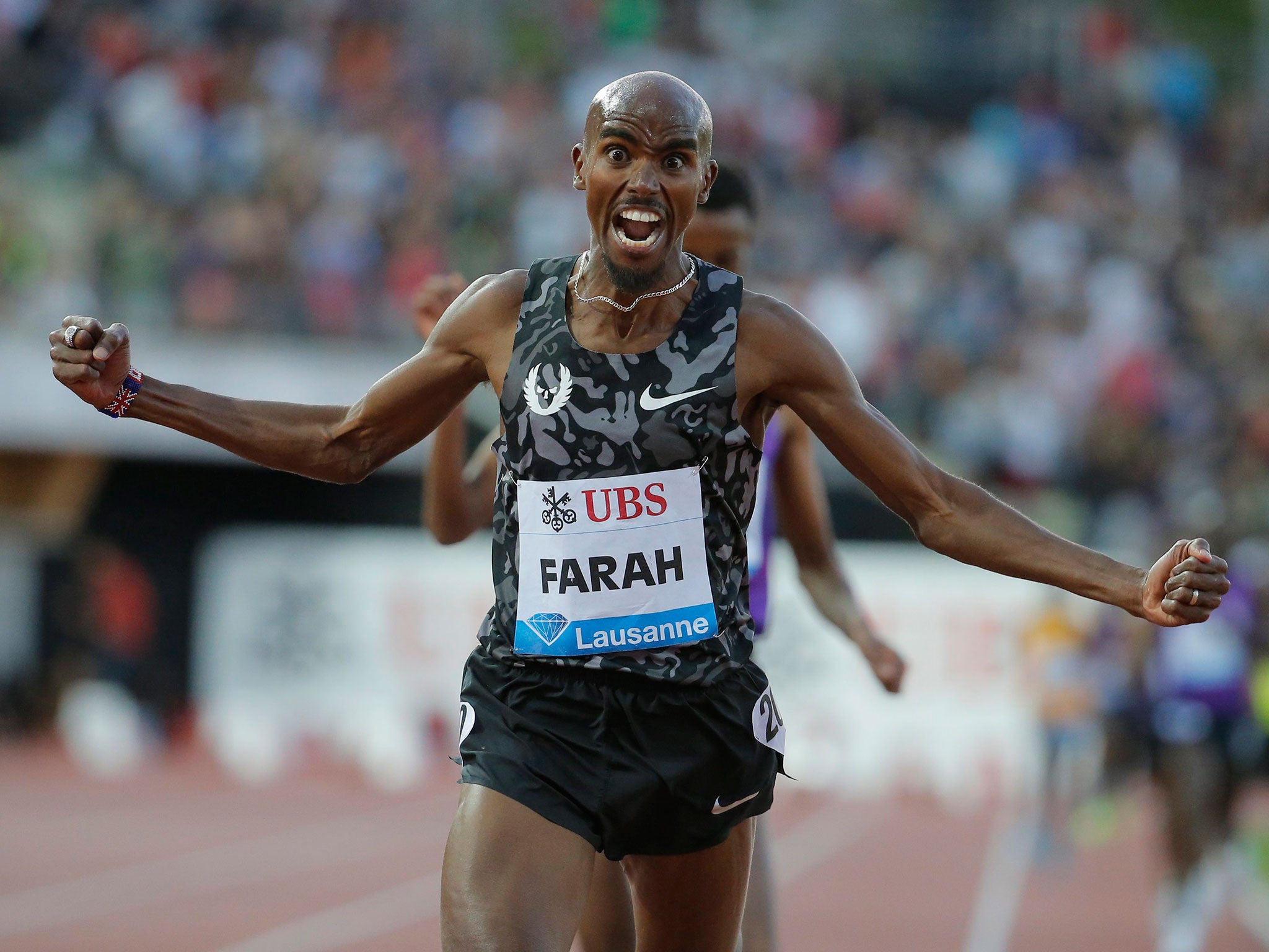 Mo Farah takes victory in the 5,000m at Lausanne's Diamond League meeting