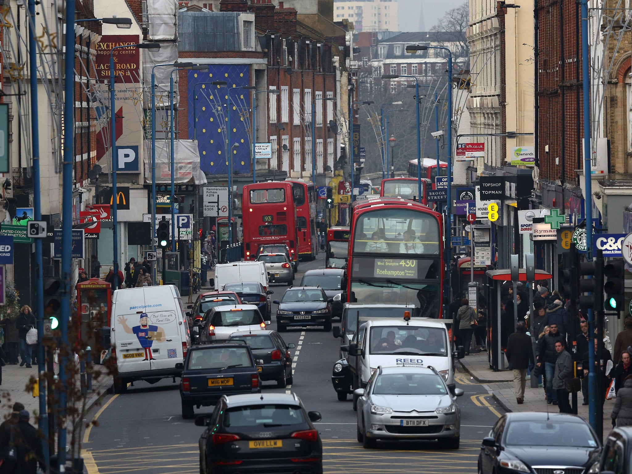 Britain's town and cities are currently overrun with cars spewing out CO2 and other pollutants