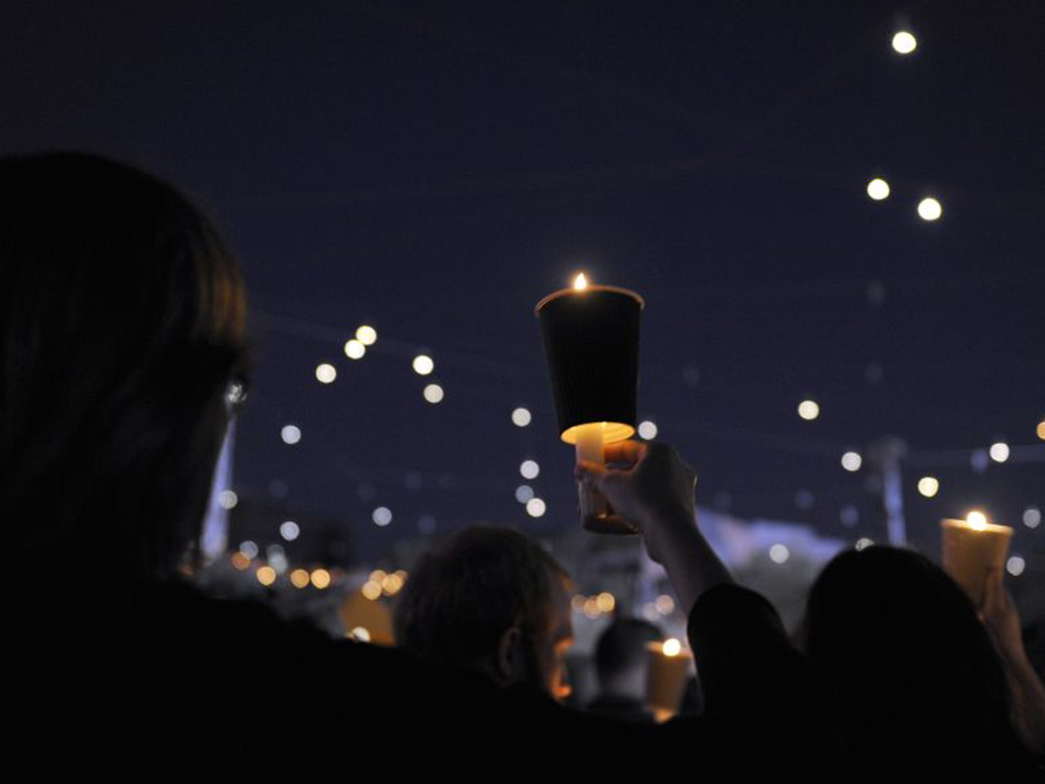 A candlelight vigil is held in Melbourne in memory of an Iranian man who died in a detention camp in Papua New Guinea