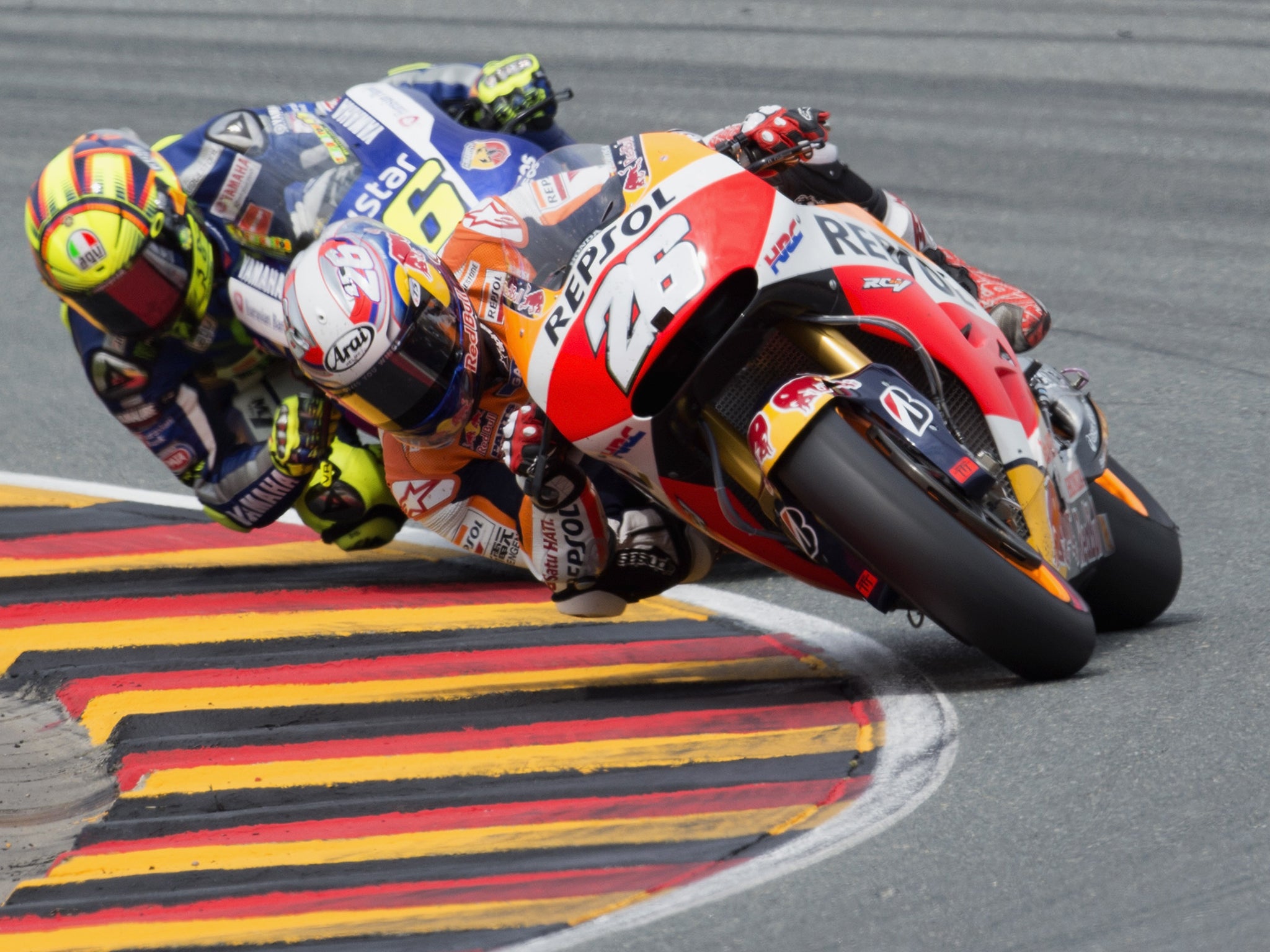 Dani Pedrosa holds off Valentino Rossi