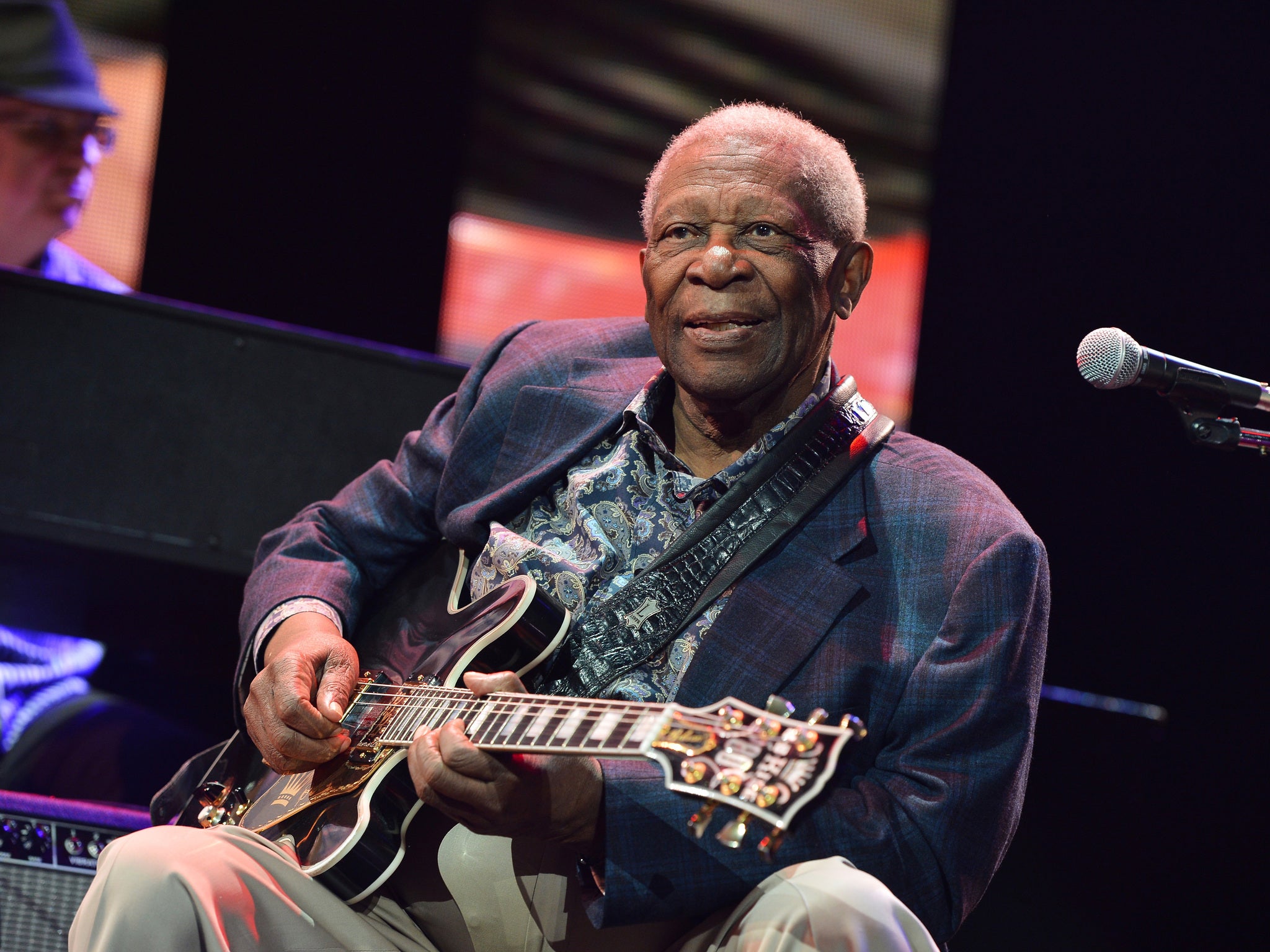 Bb King S Guitar Lucille Sells At Auction For 280 000 The