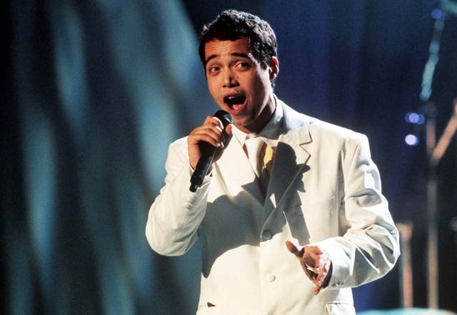 Finley Quaye performing at the BRIT Awards in 1998