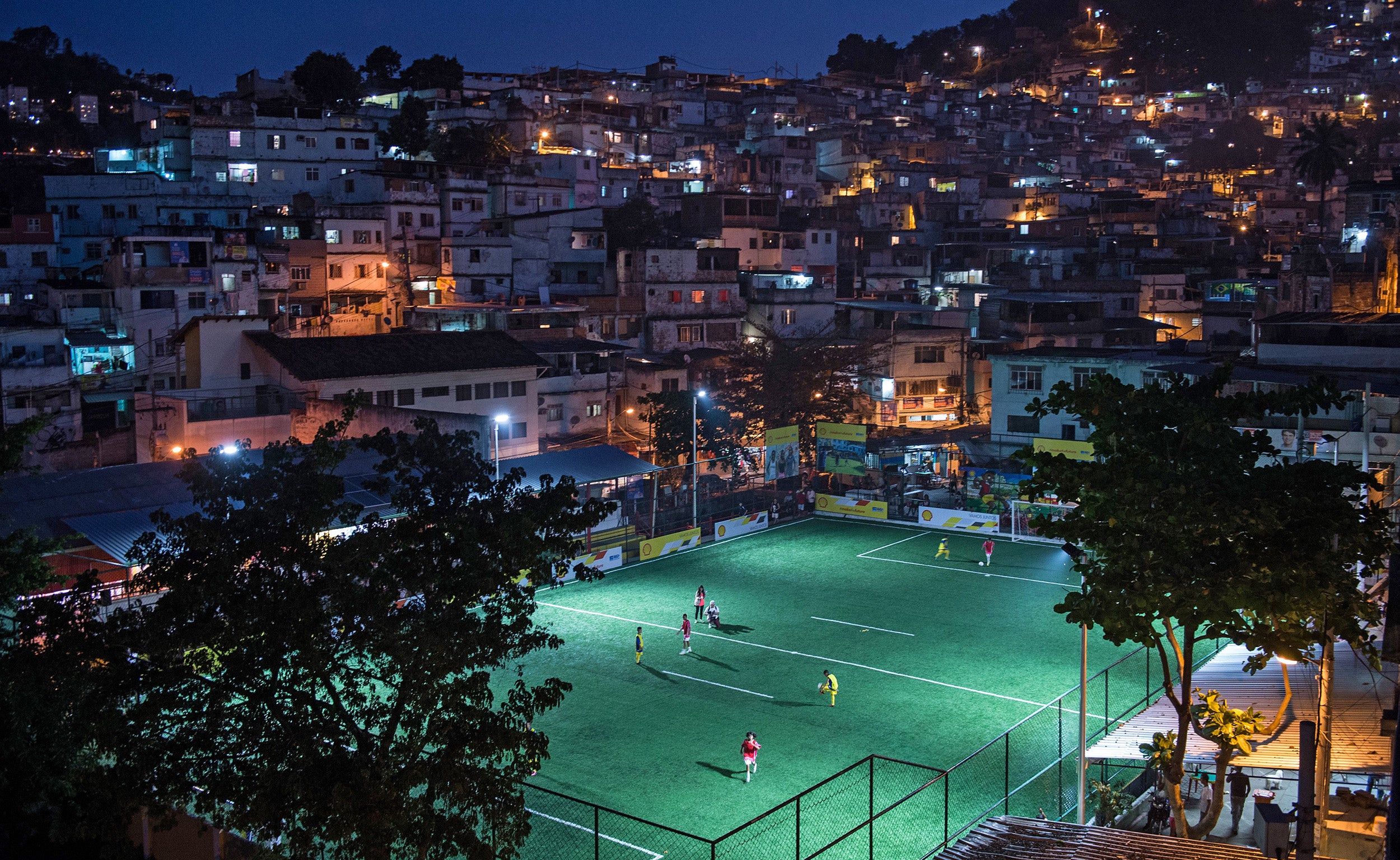 Panel game: children’s energy powers floodlights in Brazil