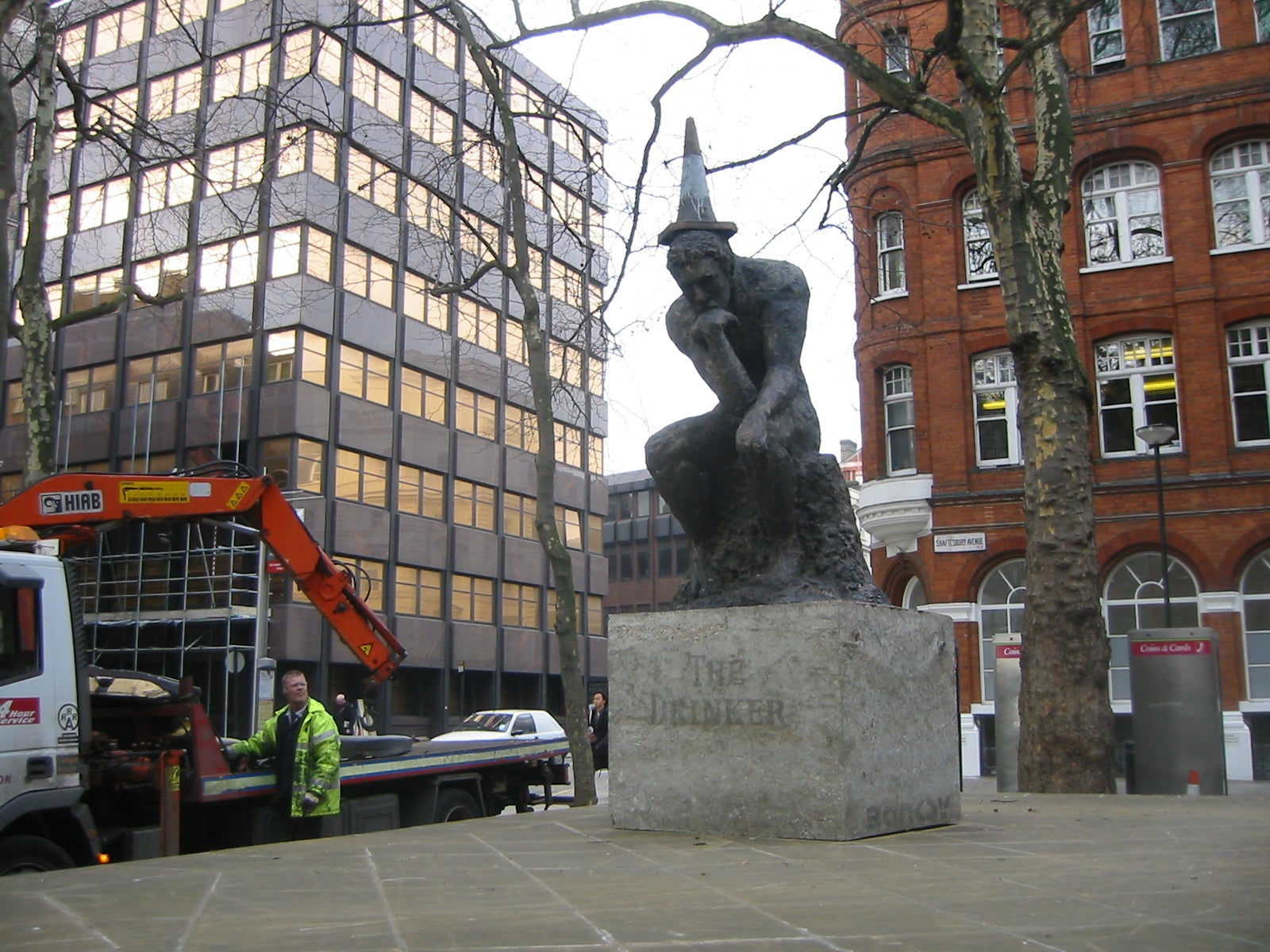 Andy Link, the head of a rebellious art group called Art Kieda, ‘kidnapped’ the piece from its plinth in 2004