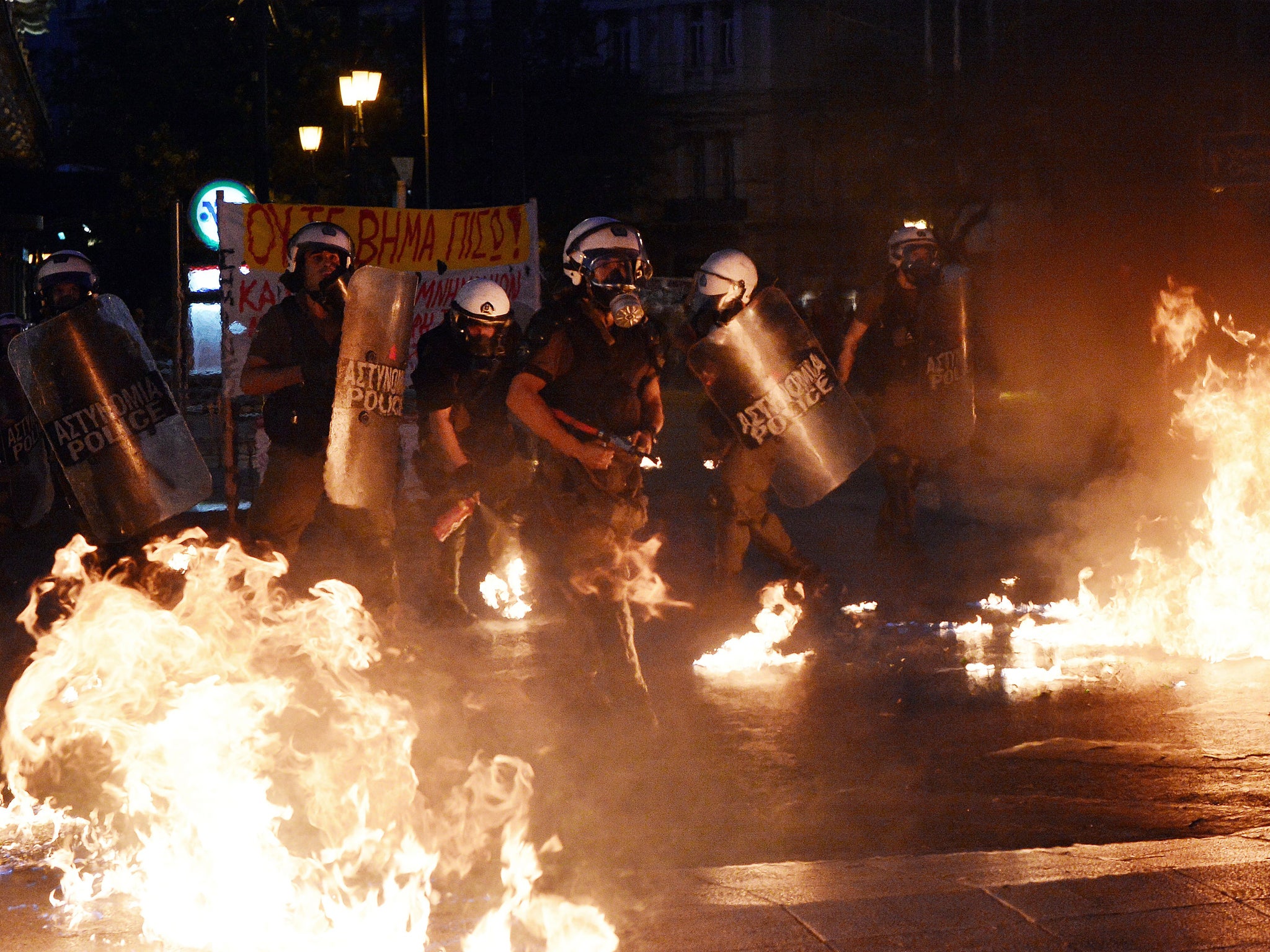 Petrol bombs and tear gas mar anti-austerity demonstration in Athens