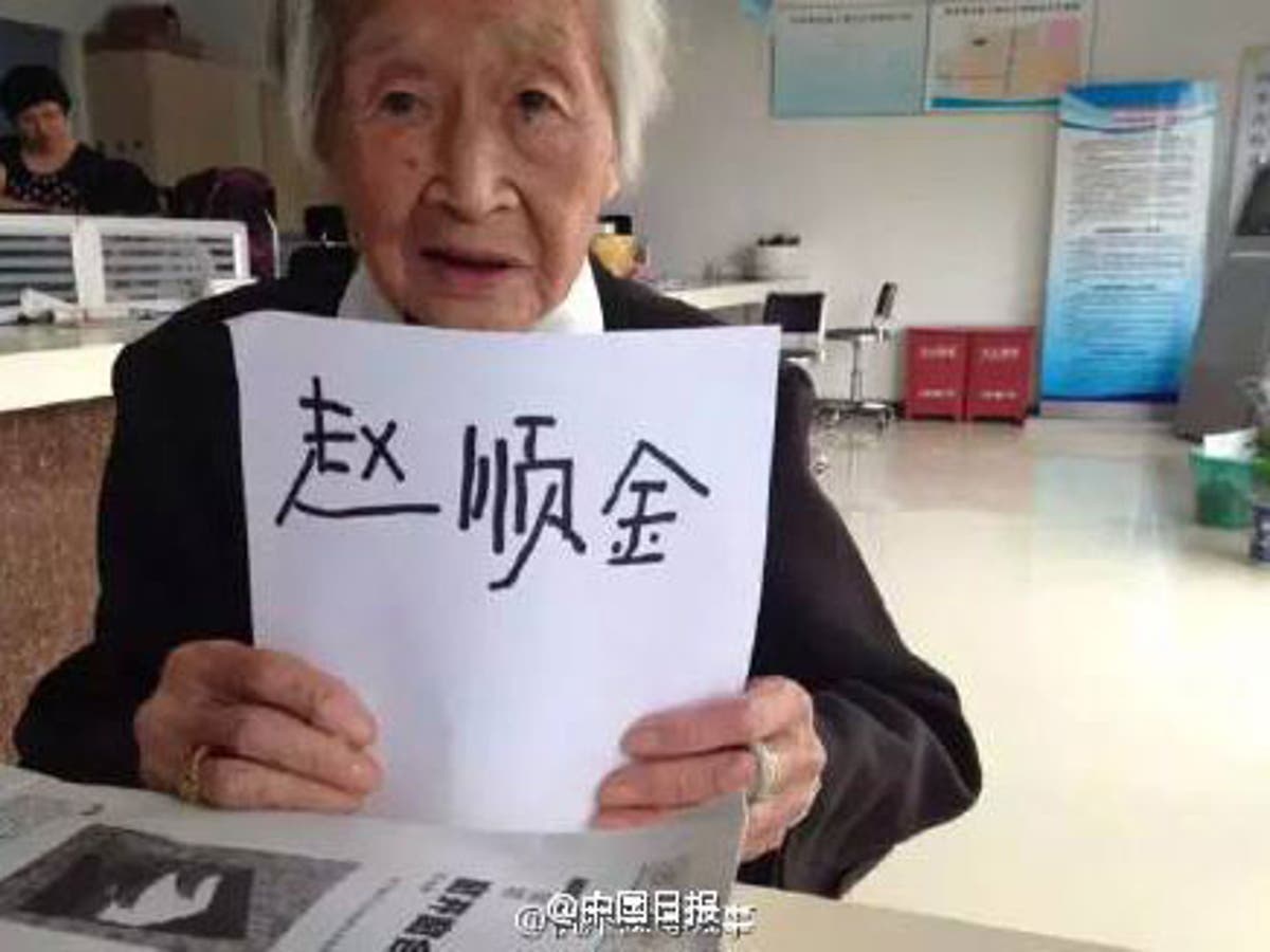 100 Year Old Chinese Woman Learns To Write Her Name For The First Time The Independent The