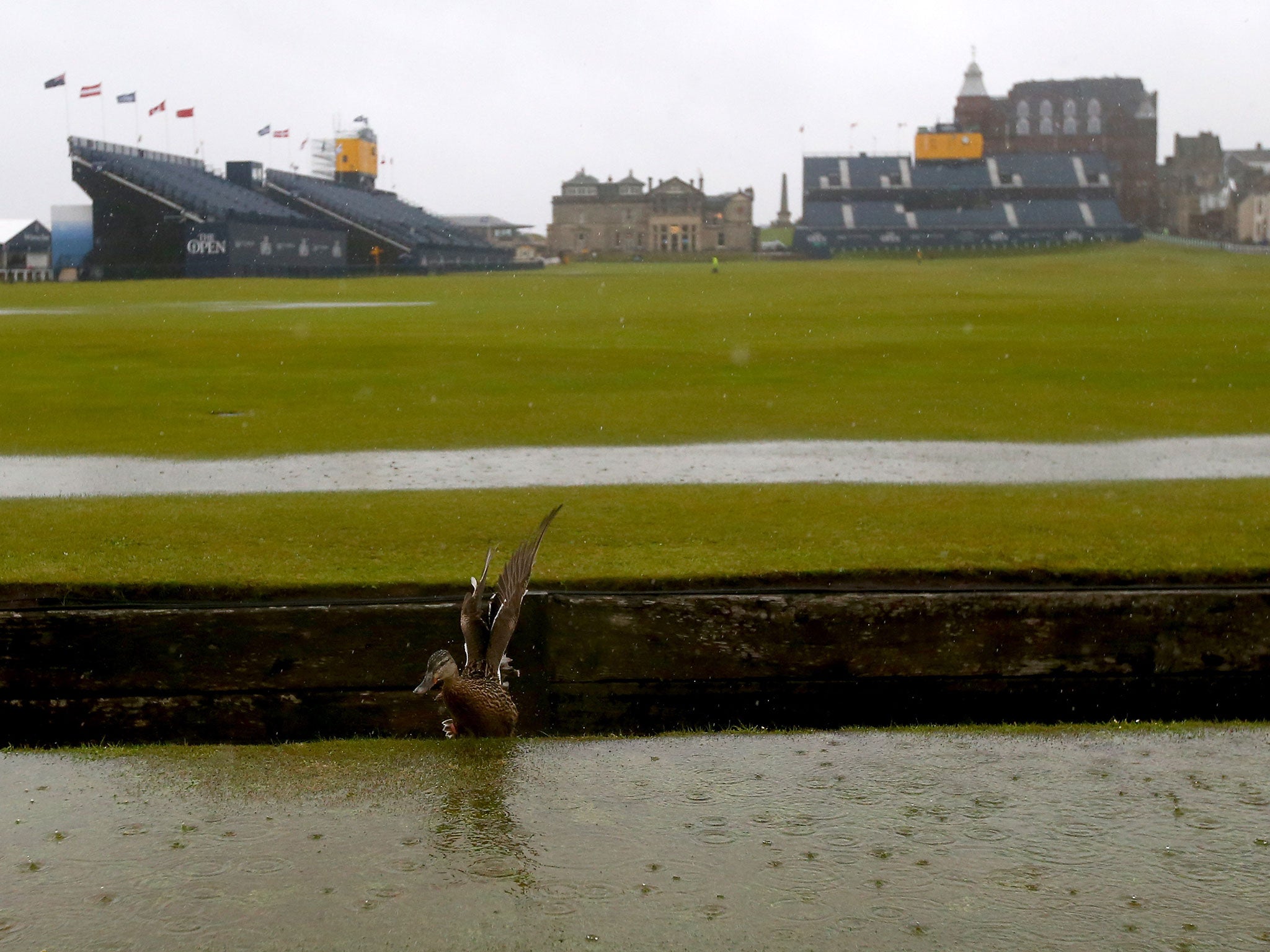 Rain relayed the Open on the second day