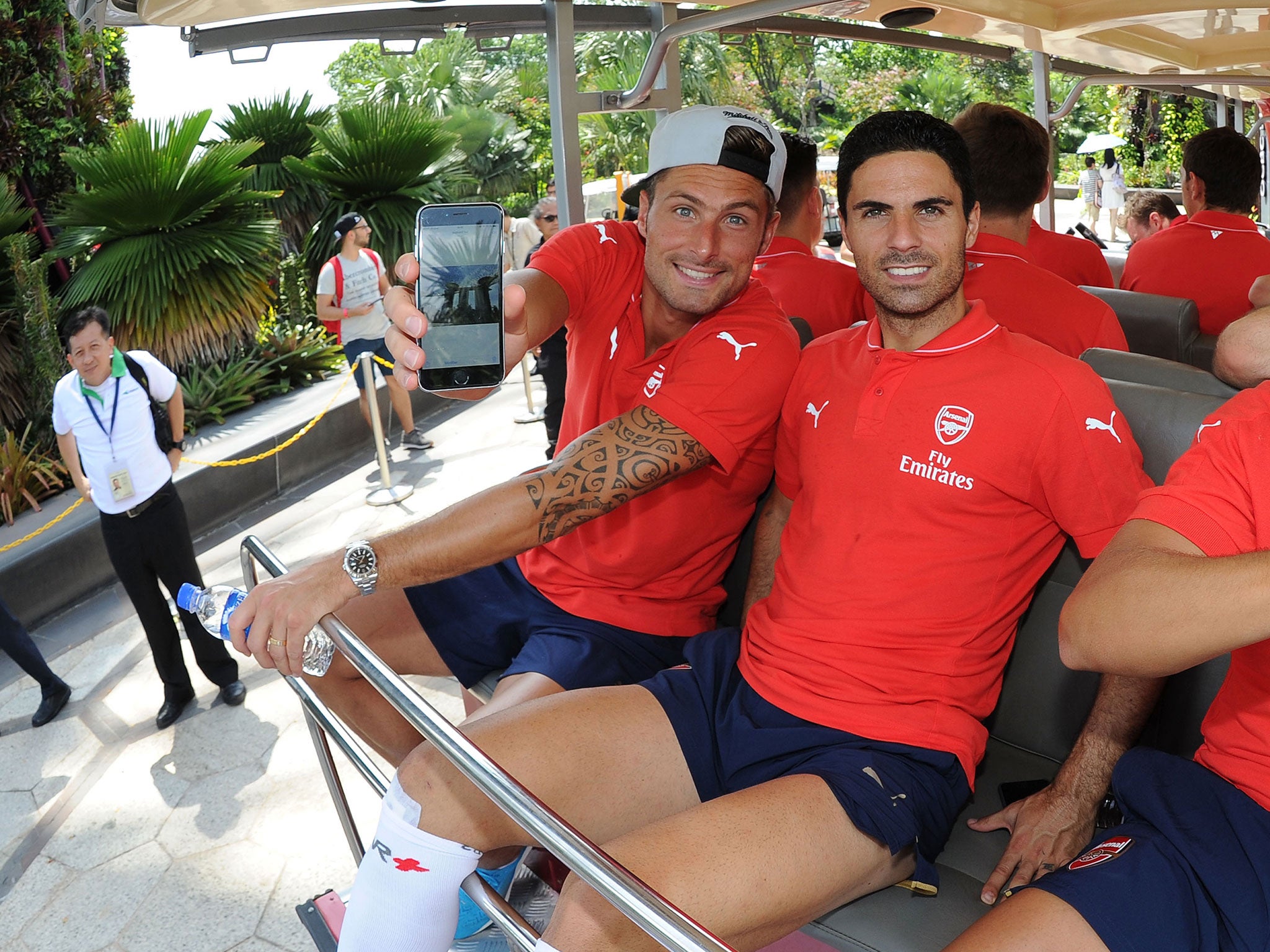 Olivier Giroud and Mikel Arteta