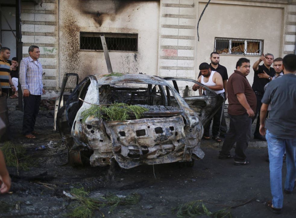 A car bomb destoryed several vehicles outside the homes of Hamas officials in Gaza City