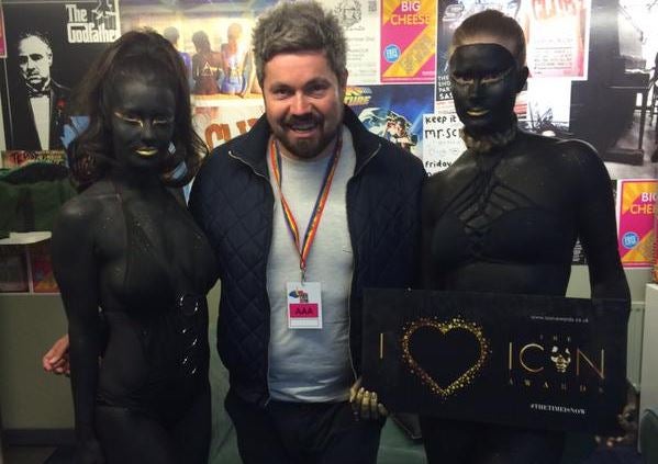 Two models pictured with stand-up comedian Bruce Devlin