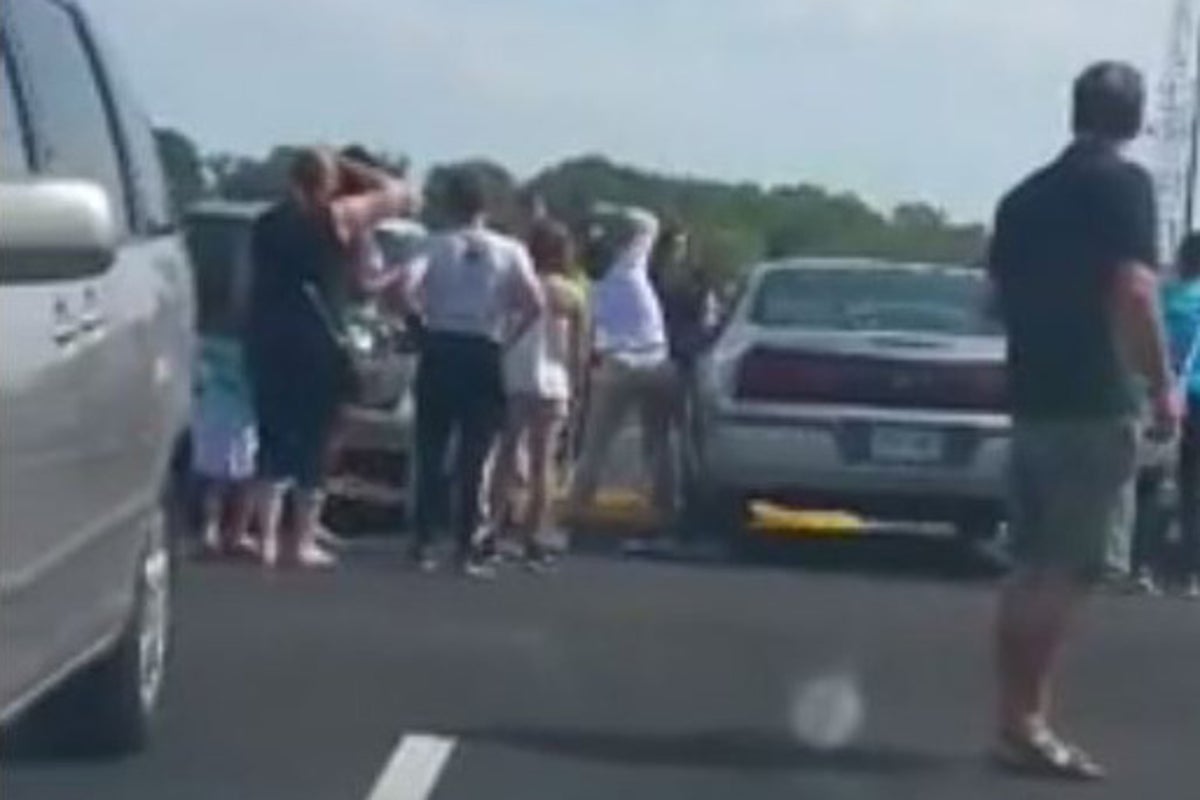 Kansas mum smashes car window to rescue trapped toddler | The ...