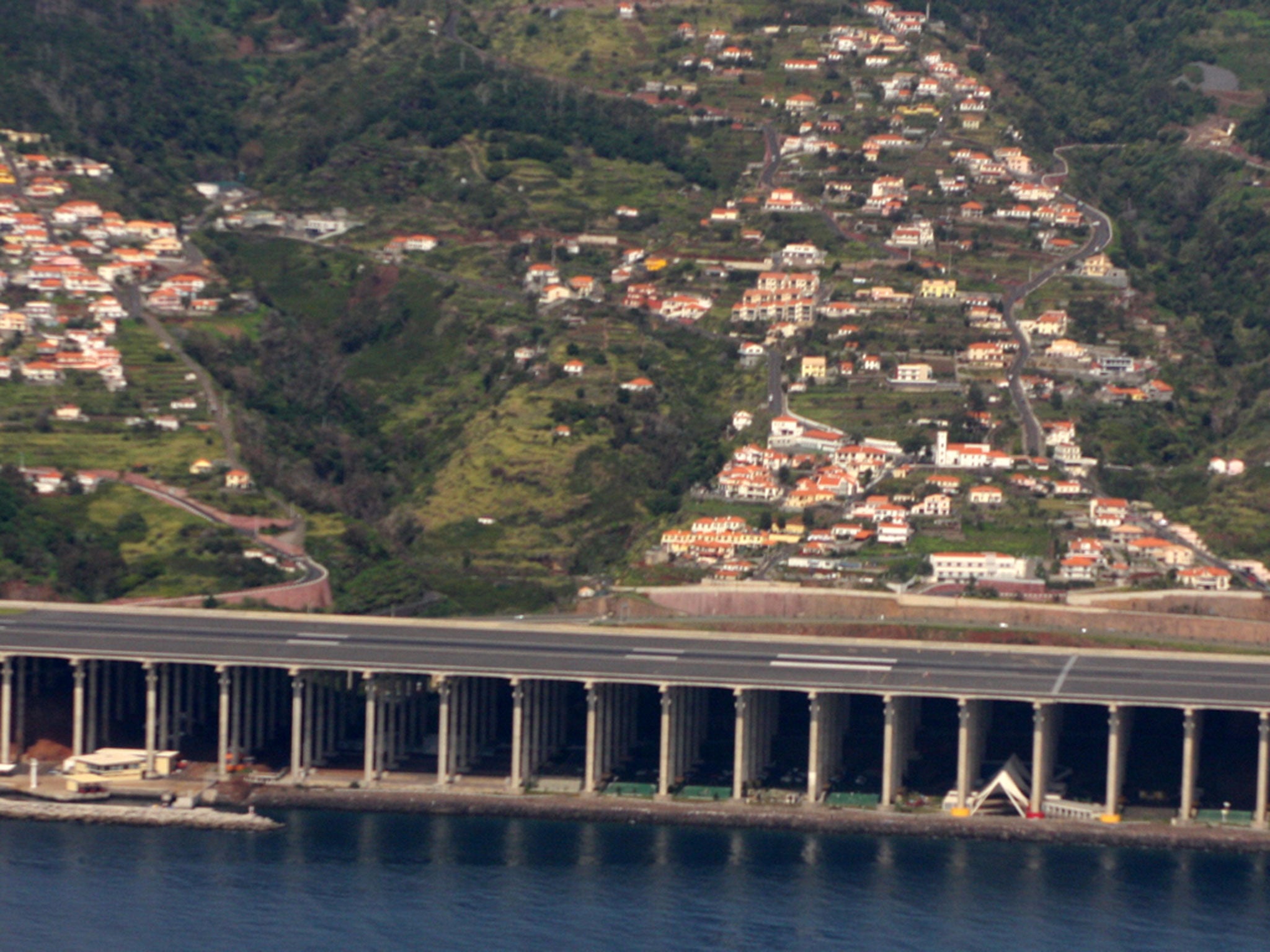Runway at Madeira Airport. Photo: Jarle Vines (Creative Commons Attribution Sharealike 3.0)