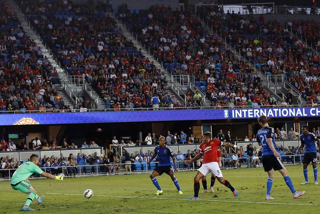 Memphis Depay scores United's second goal