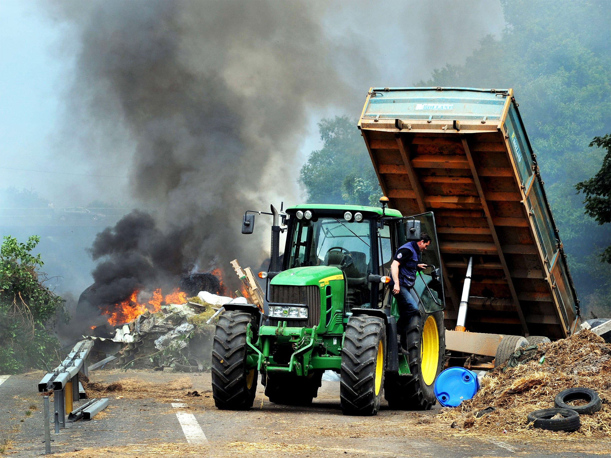 Farmers used a tractor, burning hay and tyres to block the highway between Morlaix and Brest in north-western France