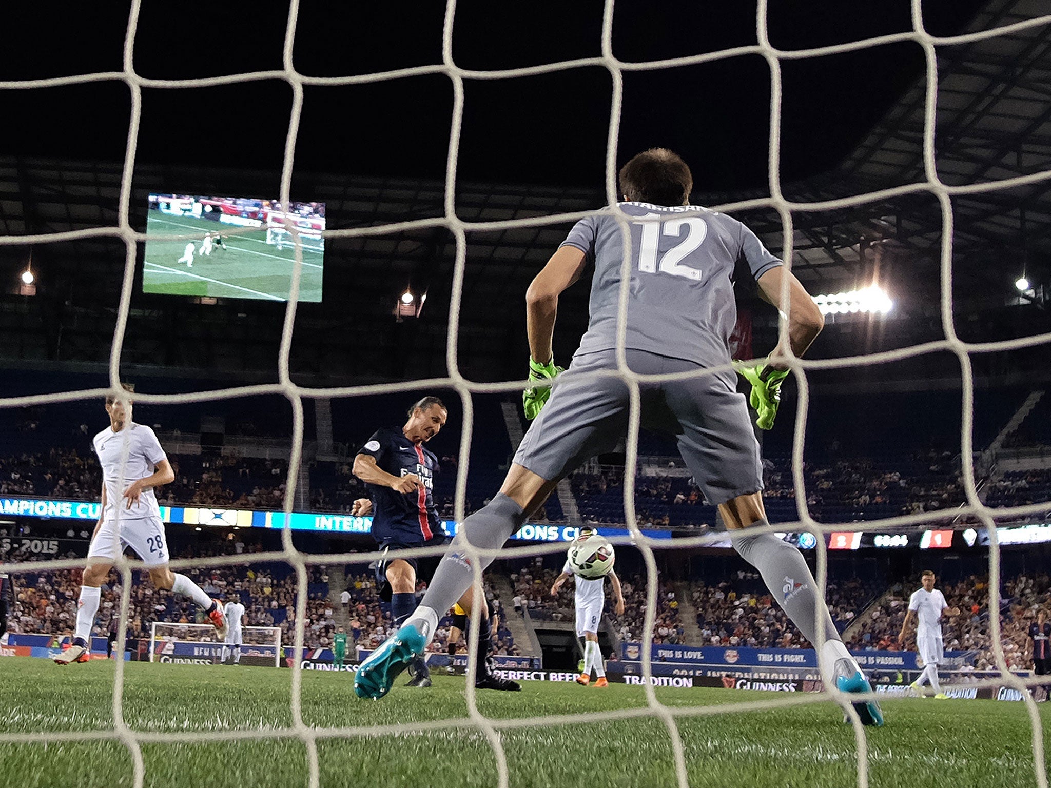 Ibrahimovic scores against Fiorentina