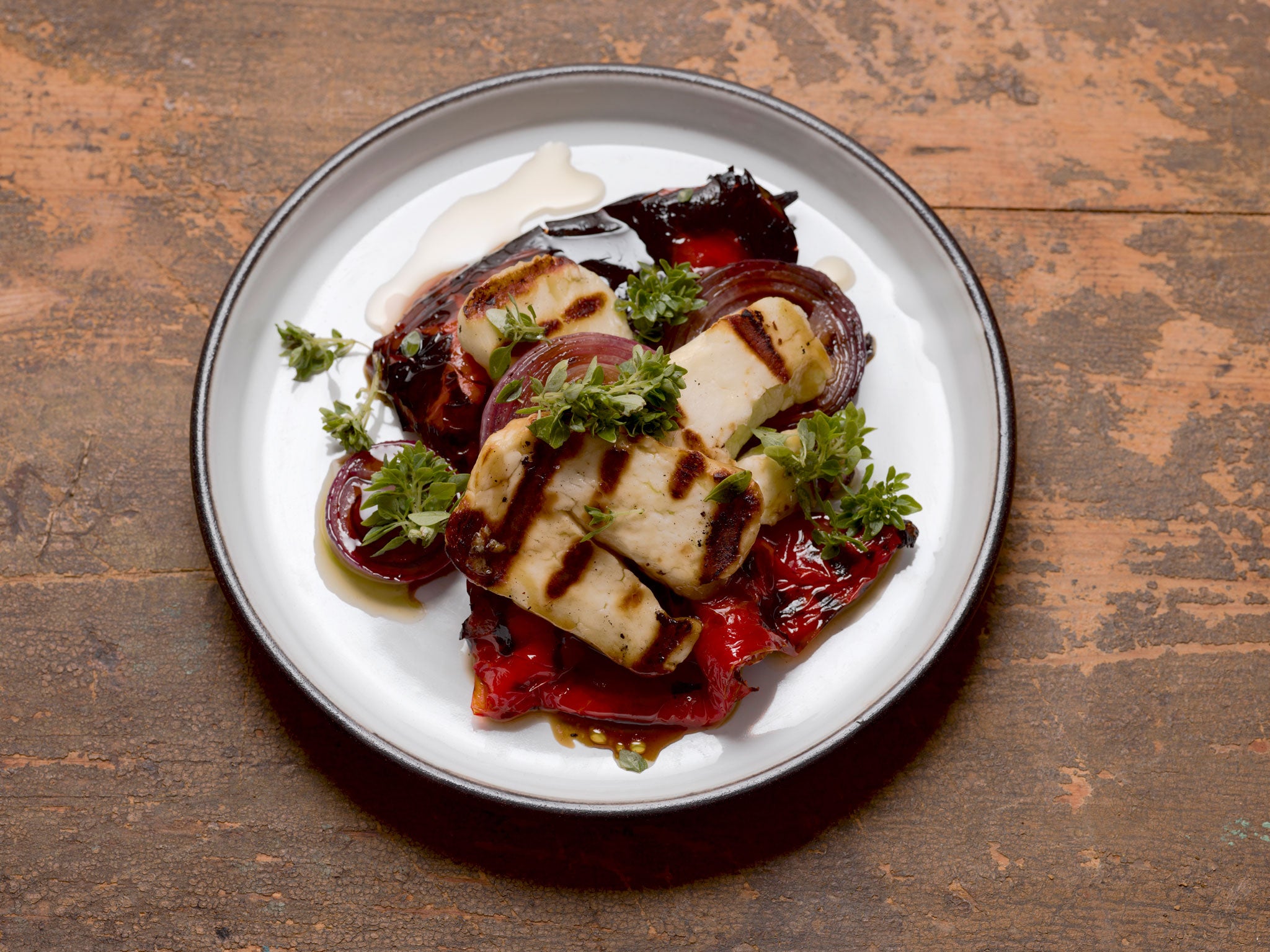 Grilled halloumi with romero peppers and red onions