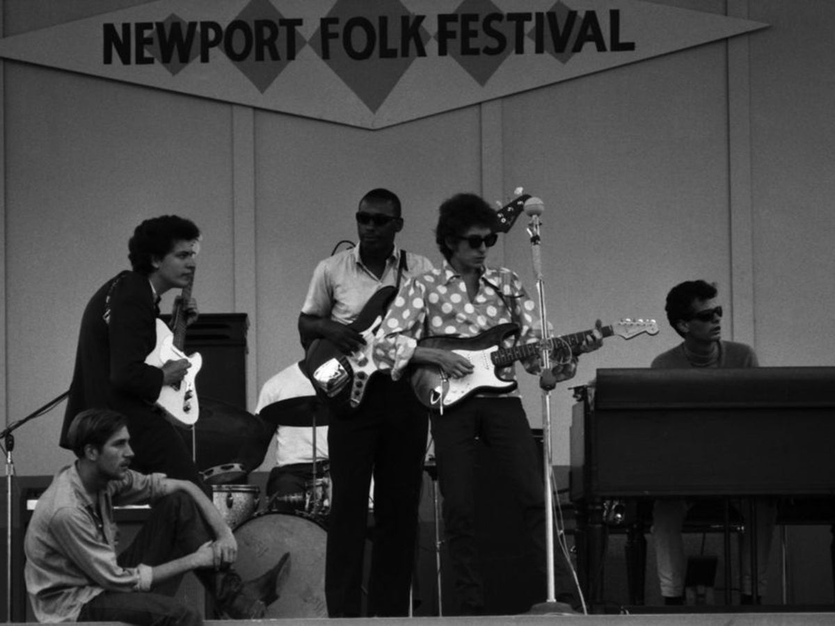 Bob Dylan: The myths of the singer-songwriter's electric debut at the Newport  Folk Festival | The Independent | The Independent