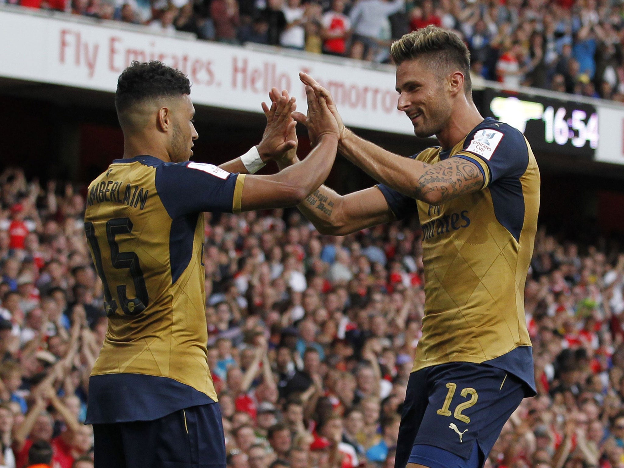 Alex Oxlade-Chamberlain and Olivier Giroud celebrate the former's goal