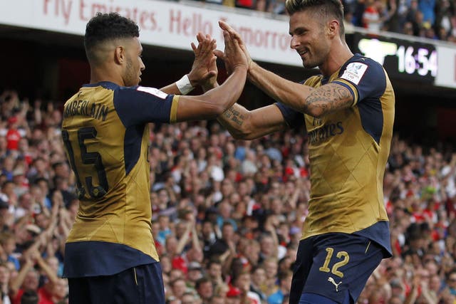 Alex Oxlade-Chamberlain and Olivier Giroud celebrate the former's goal