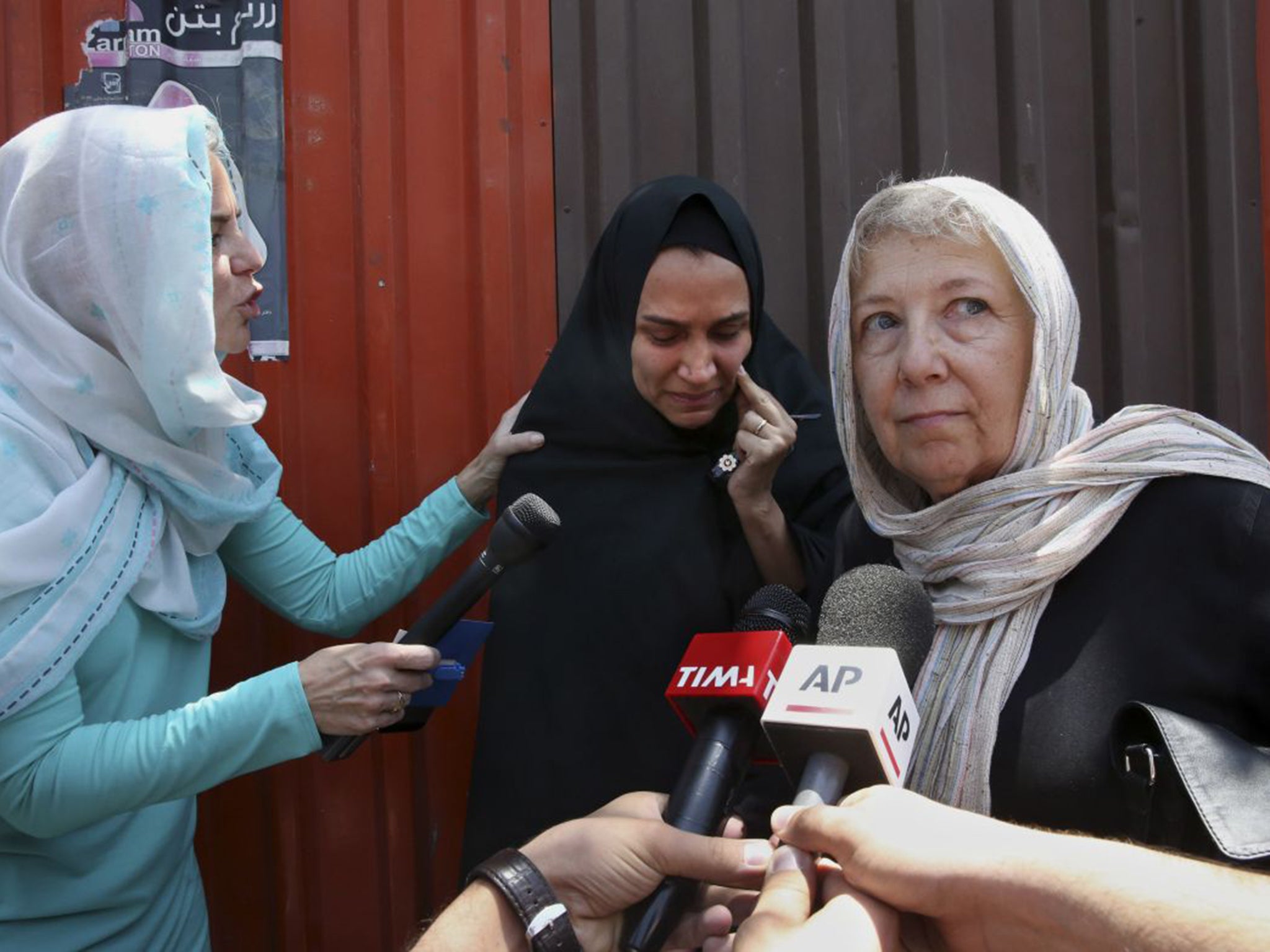 Jason Rezaian’s wife, Yeganeh Salehi, centre, and his mother, Mary