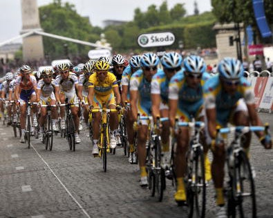 Riders arriving at the Place de la Concorde at the finale of the 2010 Tour de France