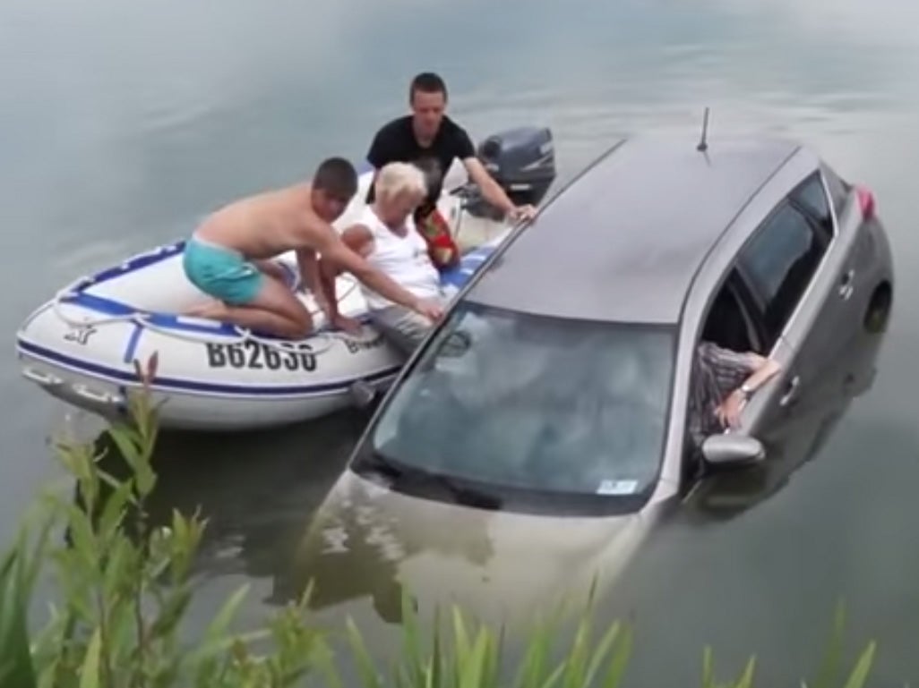 Belgian teenagers, Robbe Haems and Bjorn Cuvelier, rescue an elderly couple from their sinking car