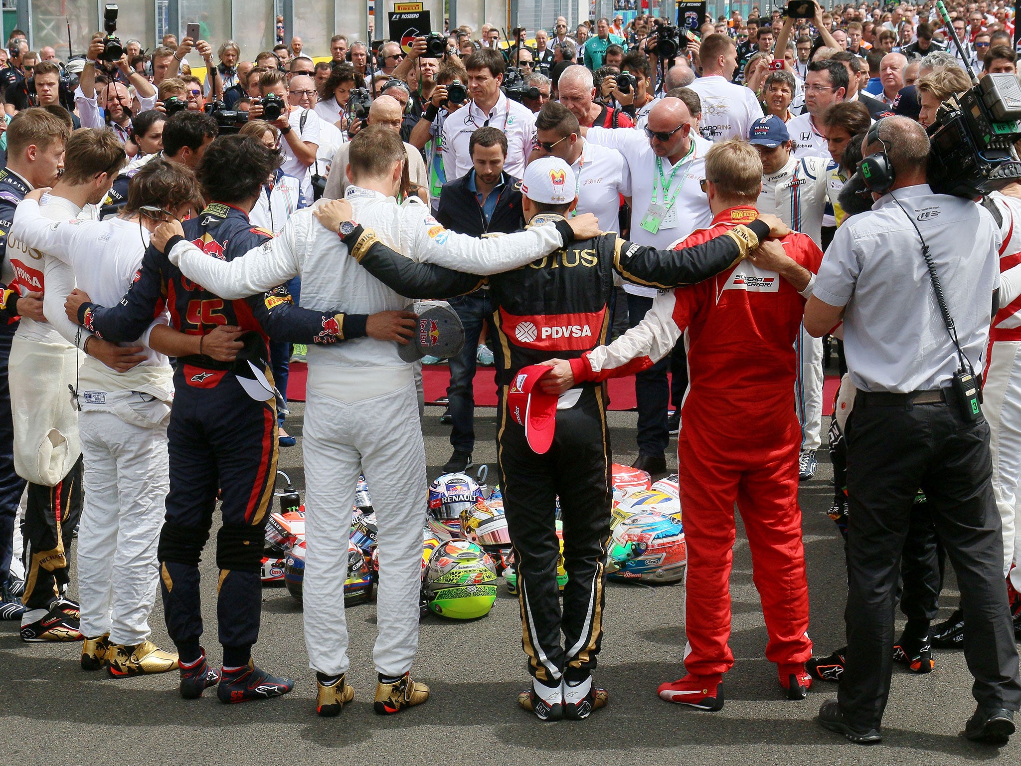 Drivers gather before the Hungarian Grand Prix to pay tribute to Jules Bianchi